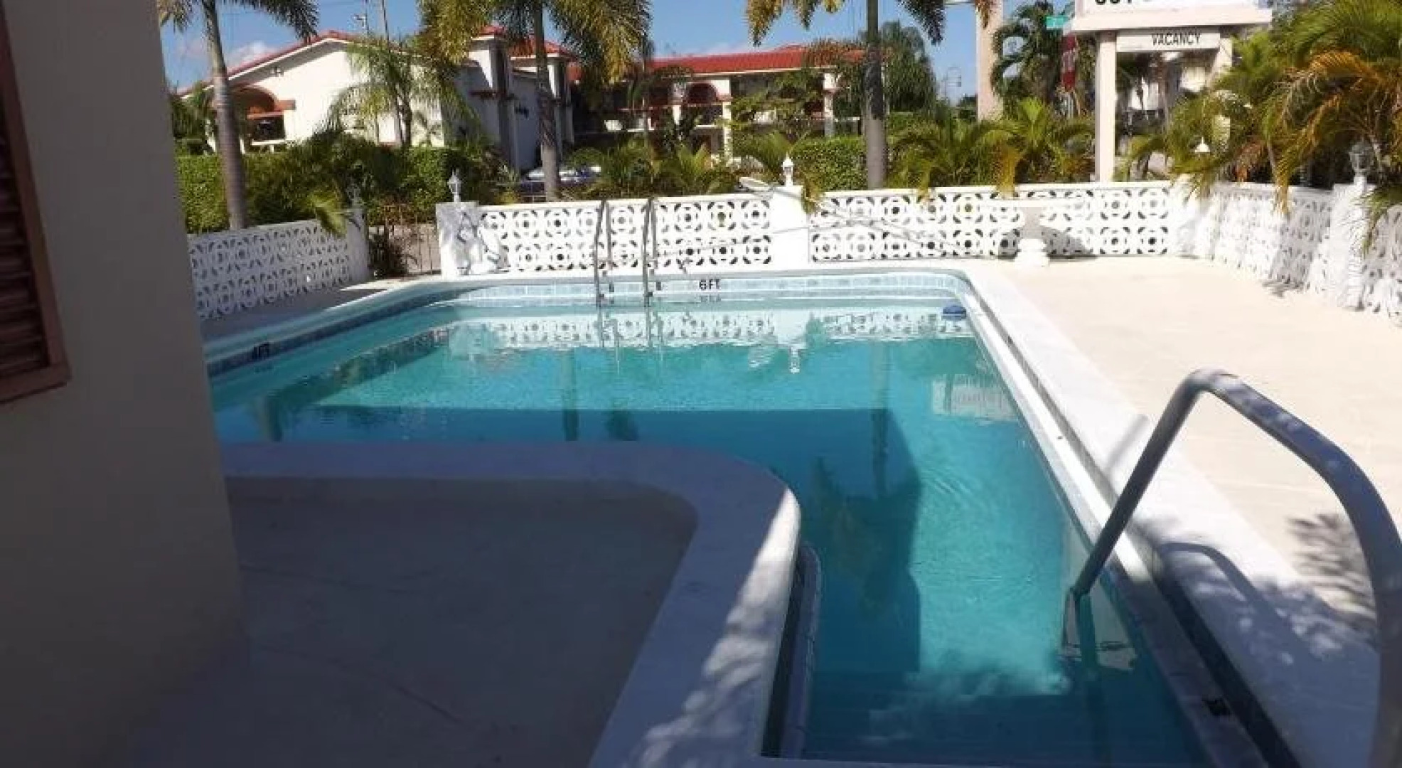 Eamon James Apartments & Suites