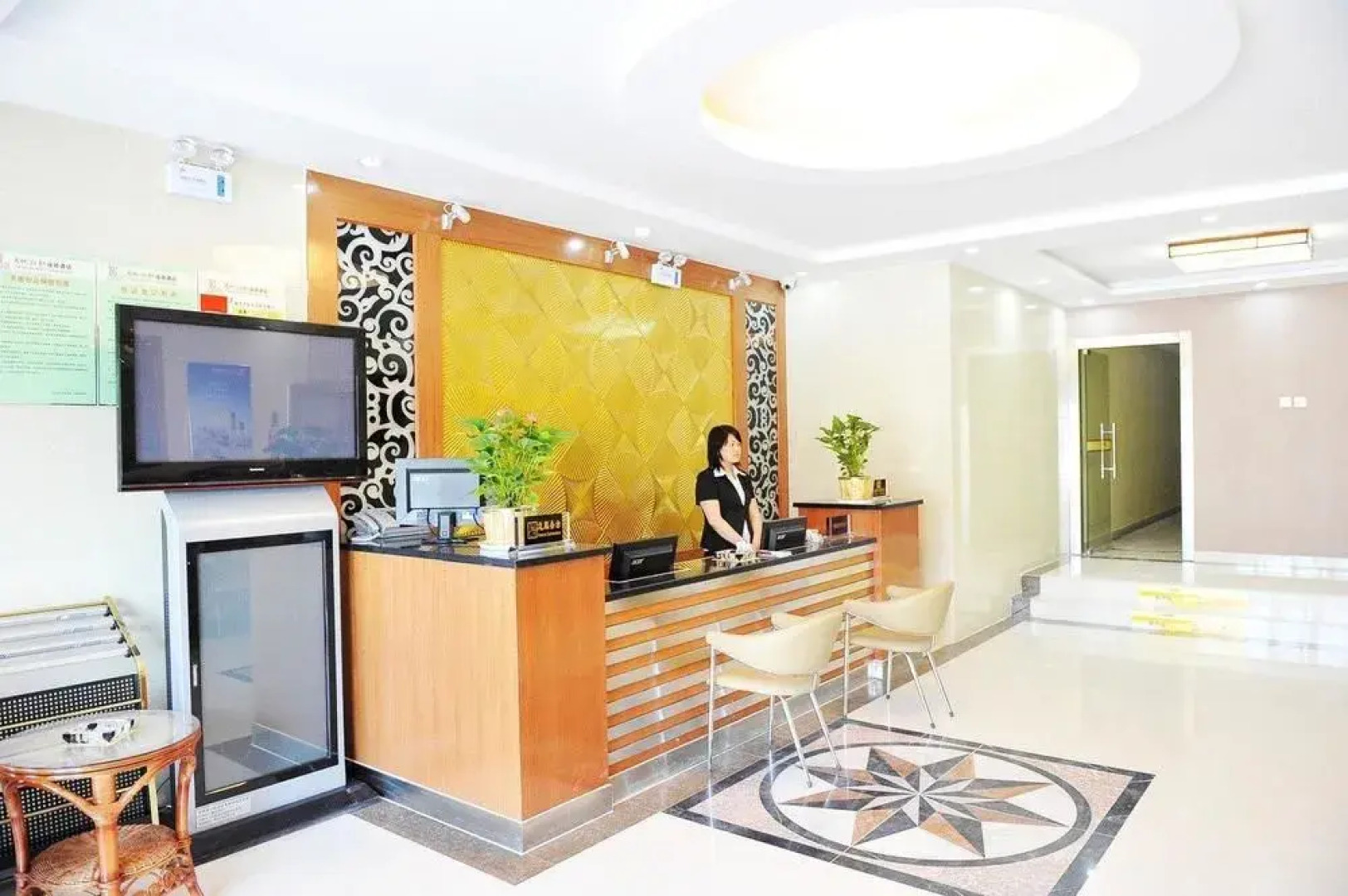 Tiandirenhe Business Hotel