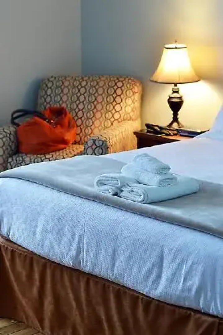 Anchor Inn Hotel & Suites