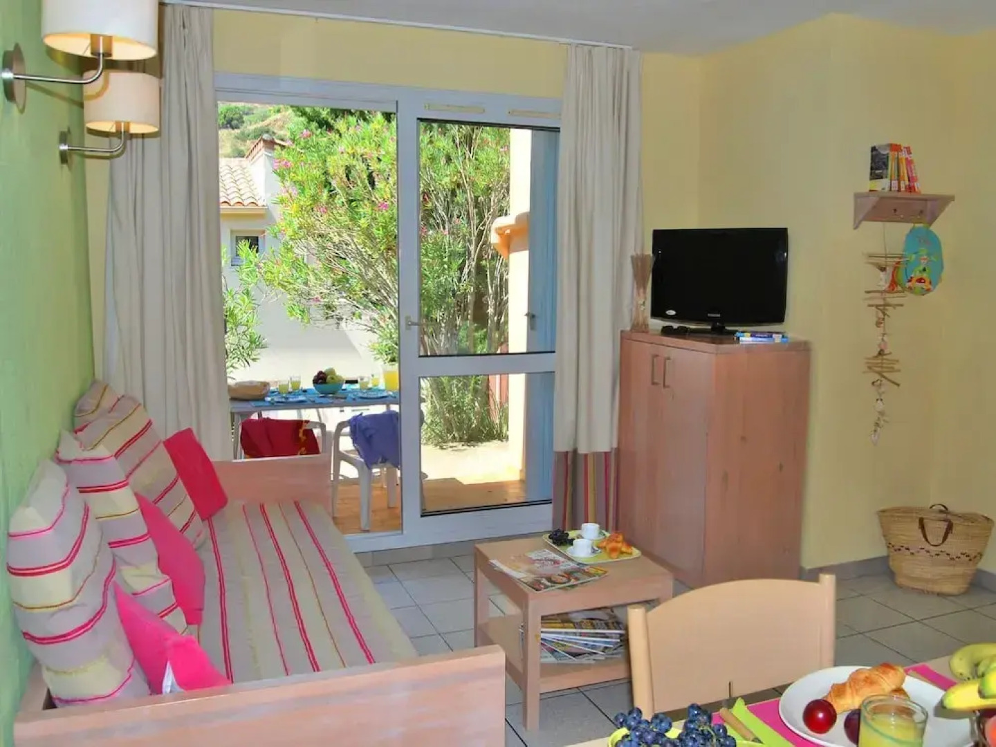 Colorful Apartment With Balcony or Terrace 500m From the sea