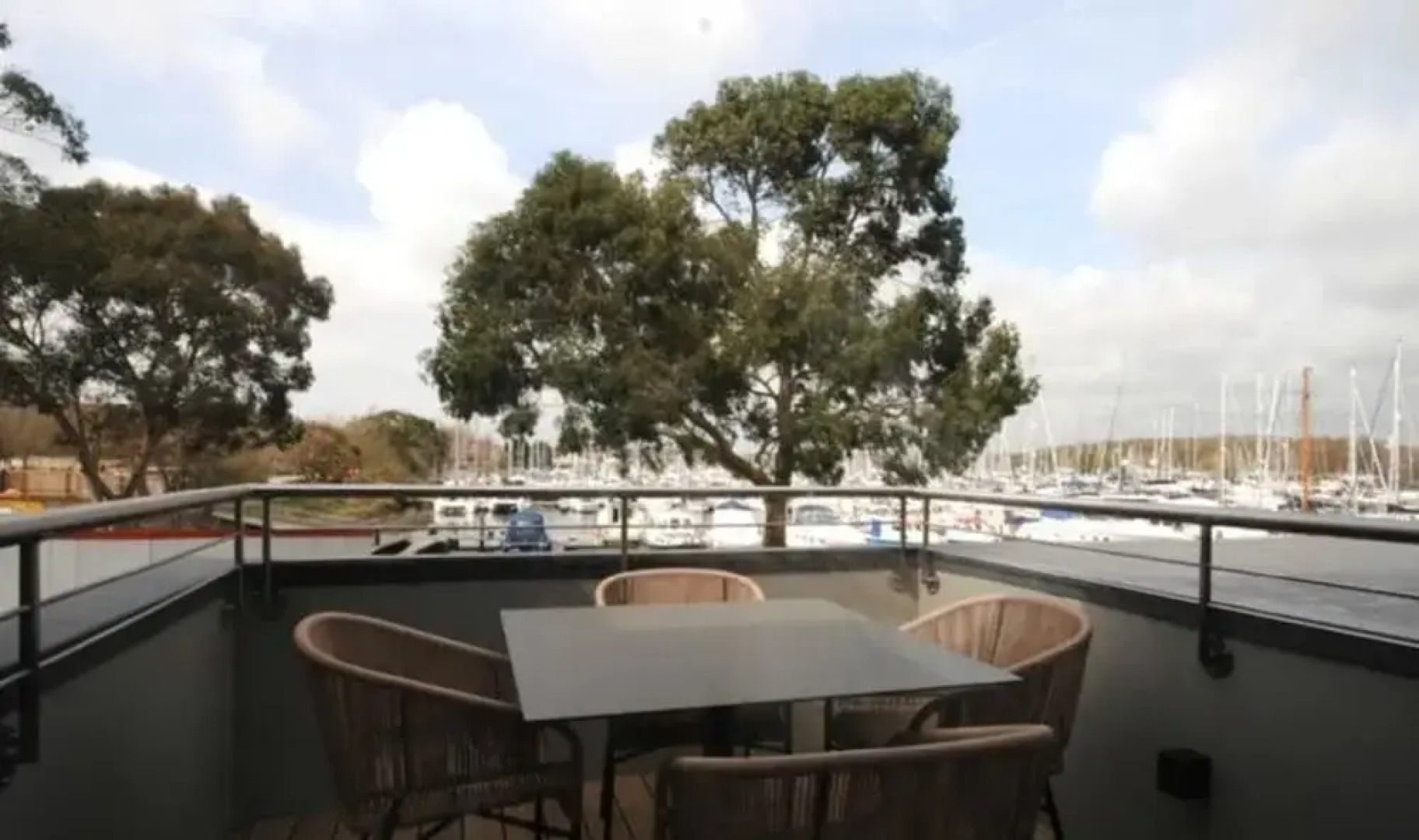 8 The Salterns, Chichester 402400