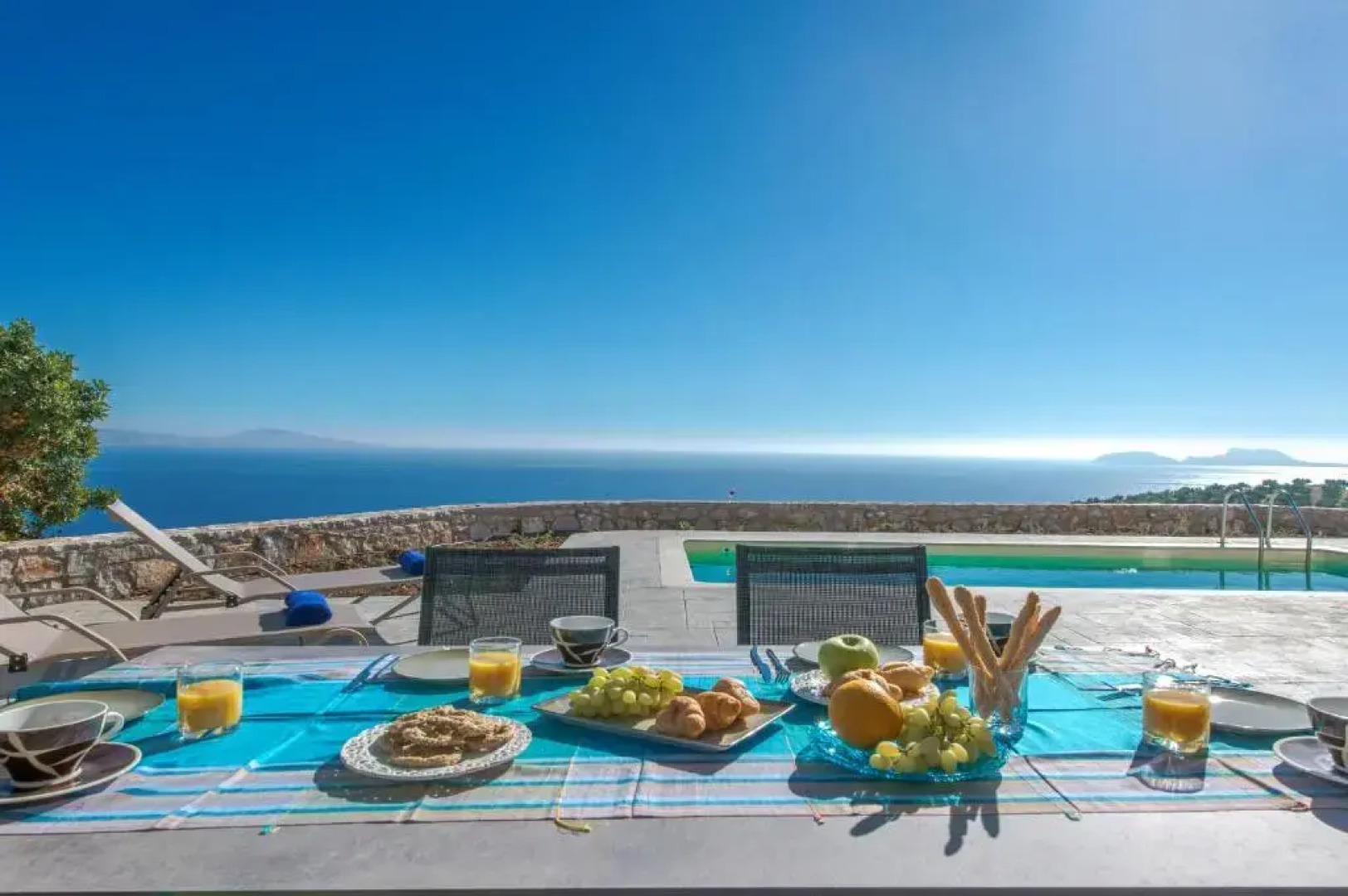 Tranquil sea view villa with private pool, just 2km from the beach!