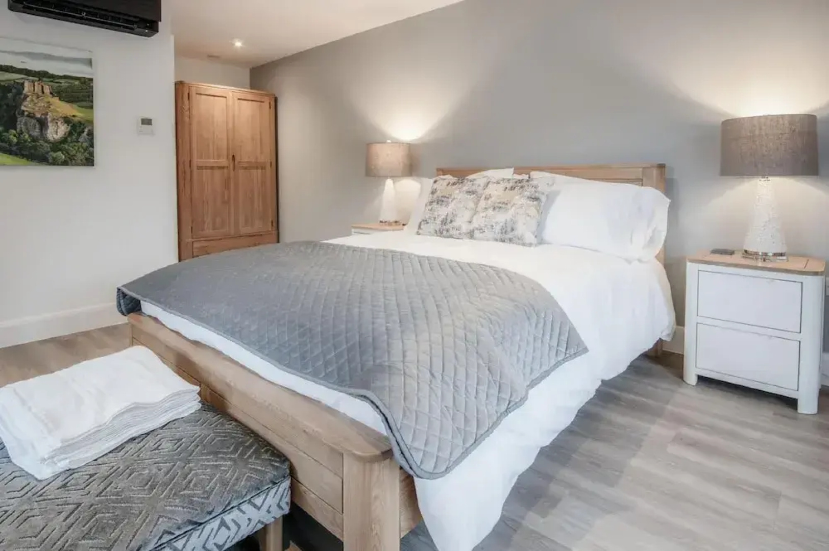 Suite 2 - Sleeping Giant Hotel - PEN Y CAE Inn