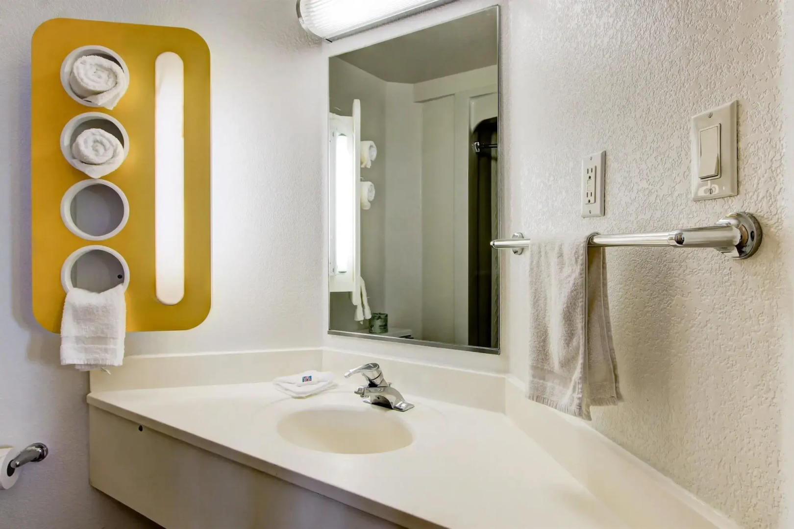 Super 8 by Wyndham Aurora East