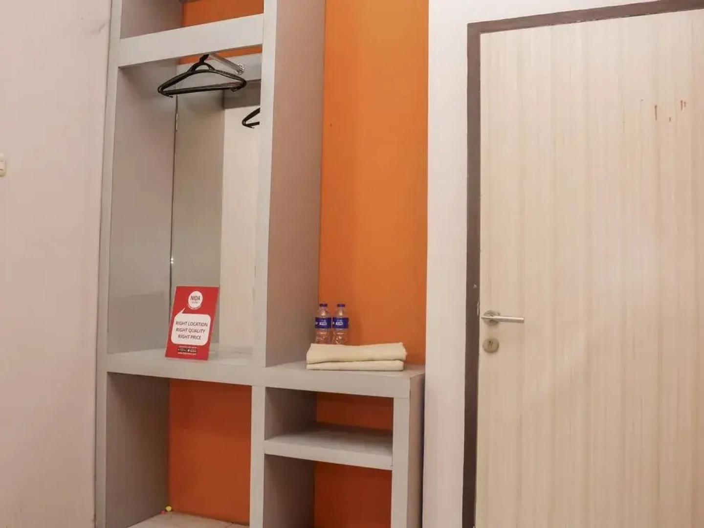 Ten House Guest & Resto by RedDoorz