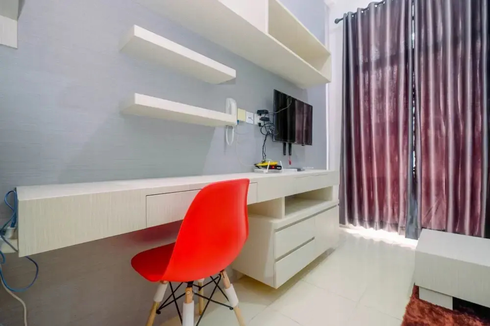 Minimalist and Stylish Studio Dave Apartment By Travelio