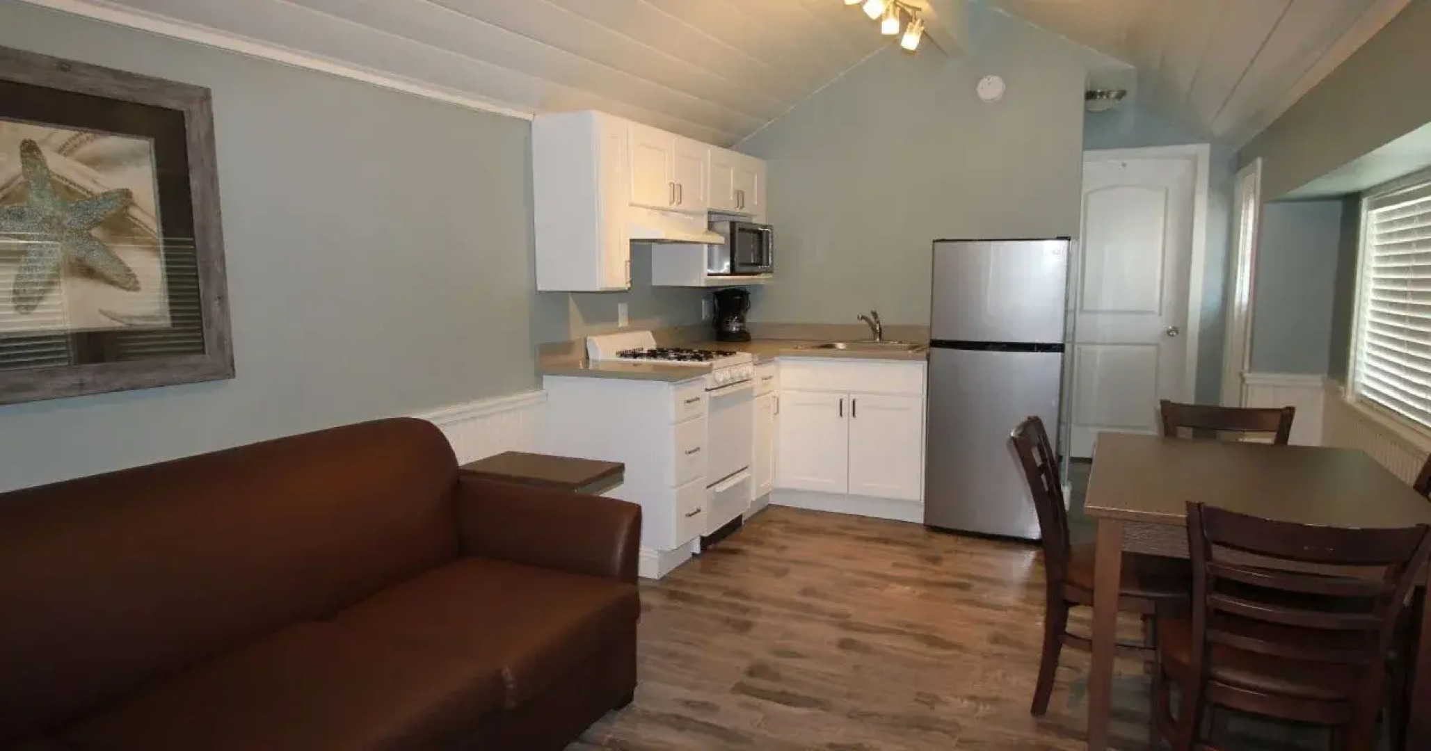 Ocean Echo Inn and Beach Cottages