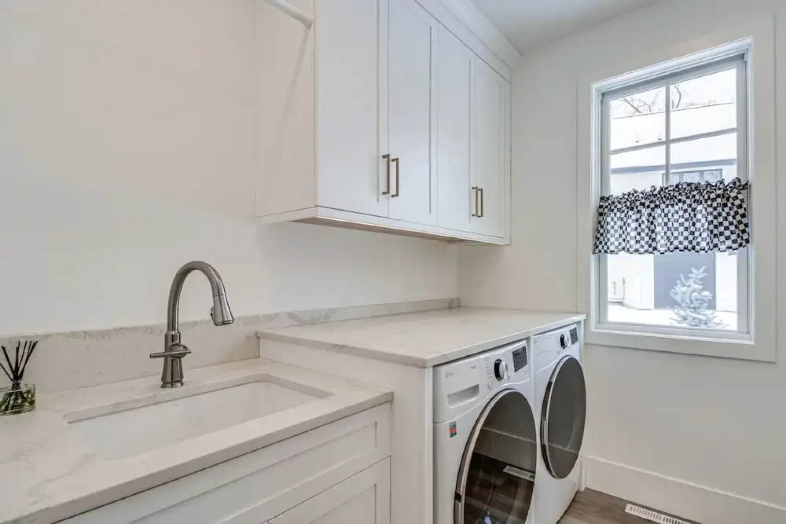 Luxury Serpent Lake Home w/ Gourmet Kitchen!