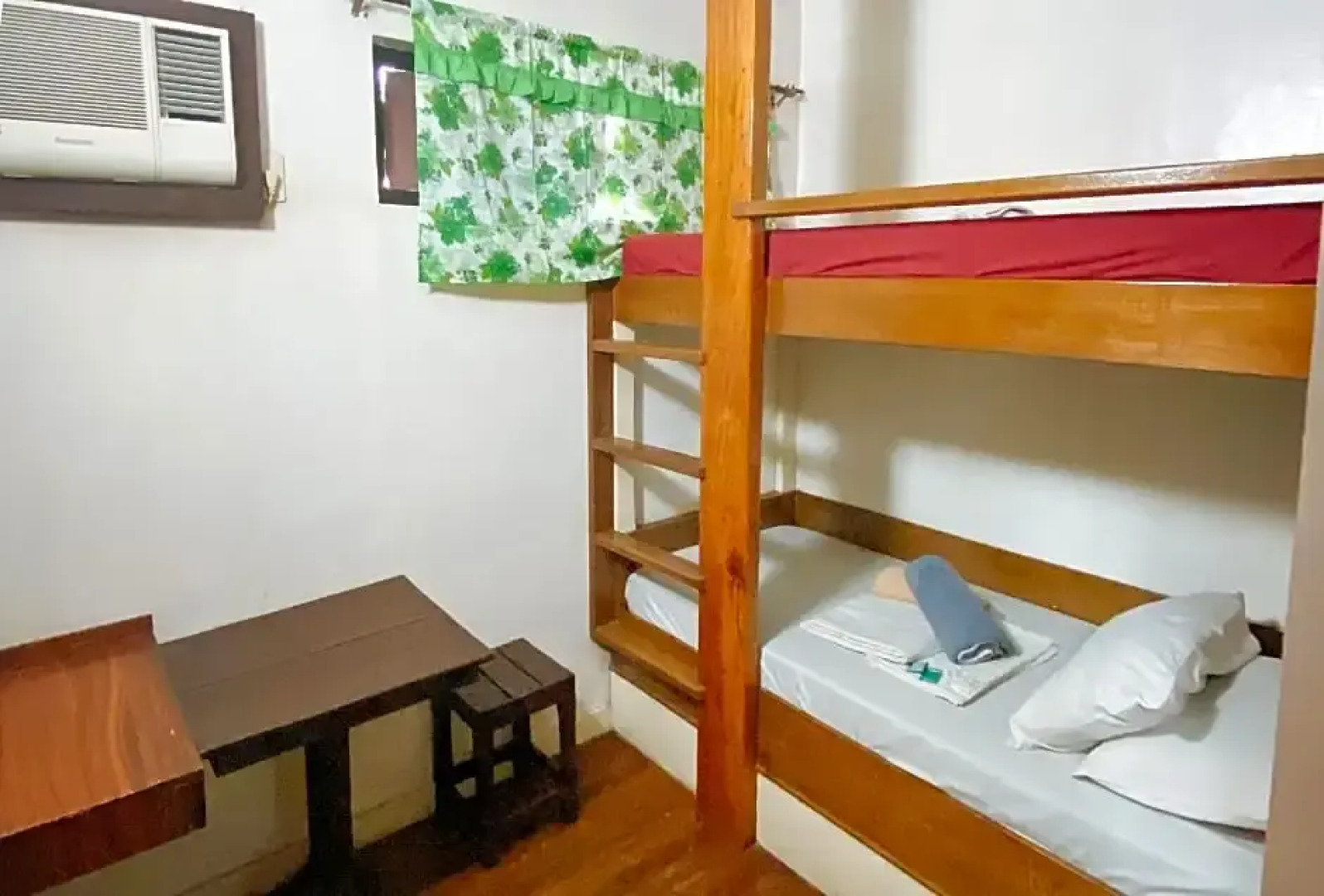 RedDoorz @ Sukitel Budget Hotel Nasugbu