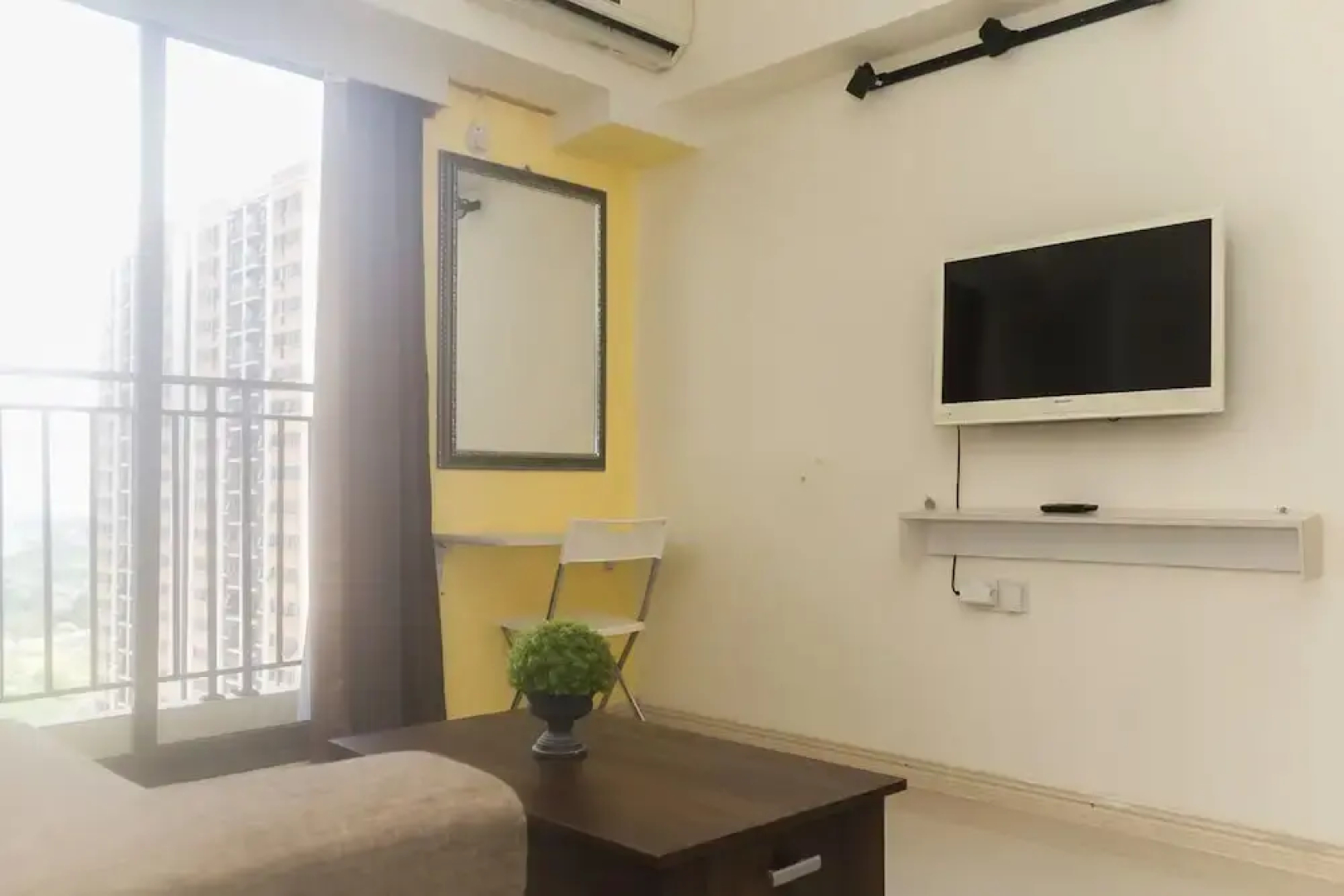 Comfort 2Br At Meikarta Apartment