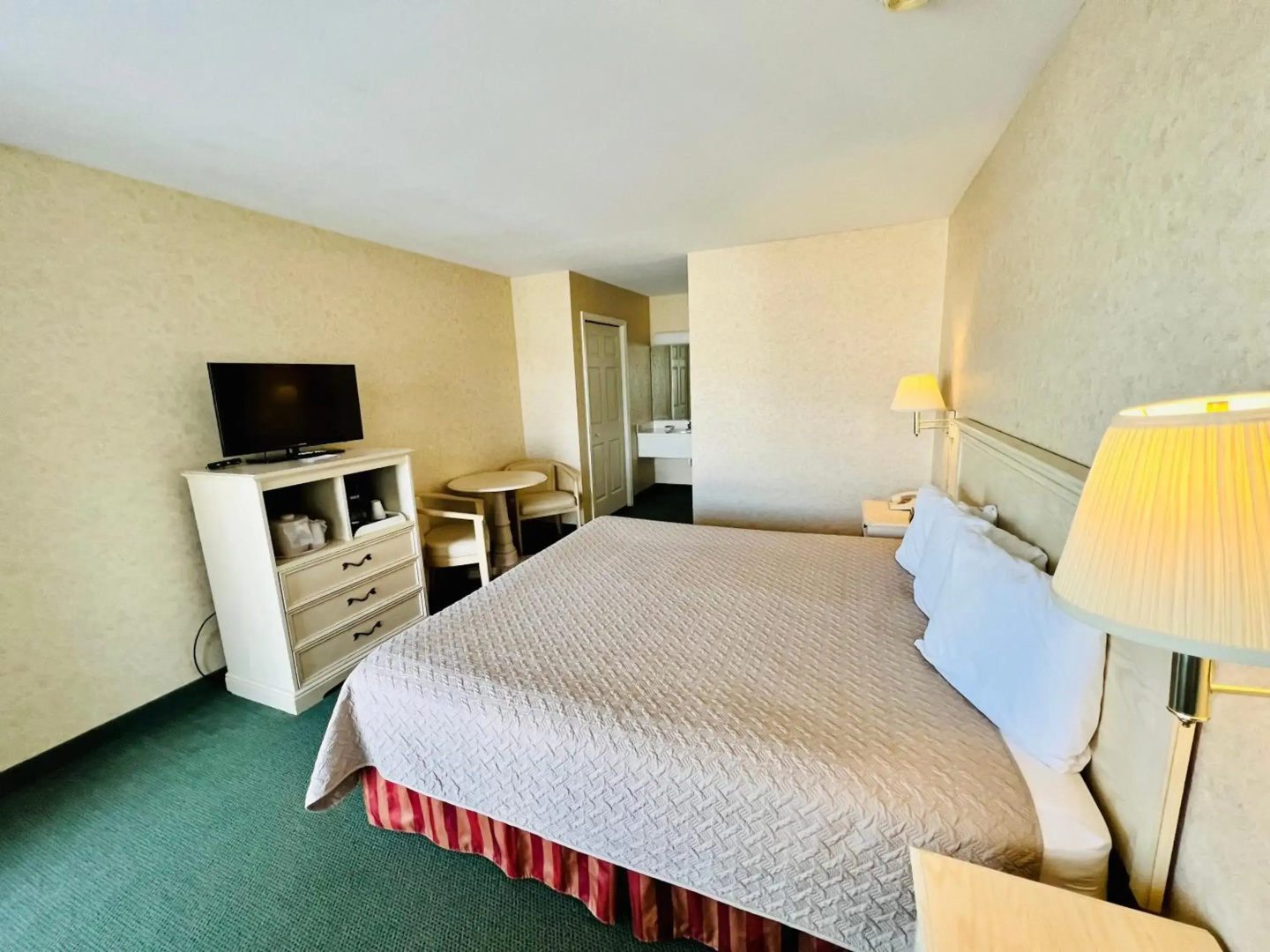 Court Plaza Inn & Suites