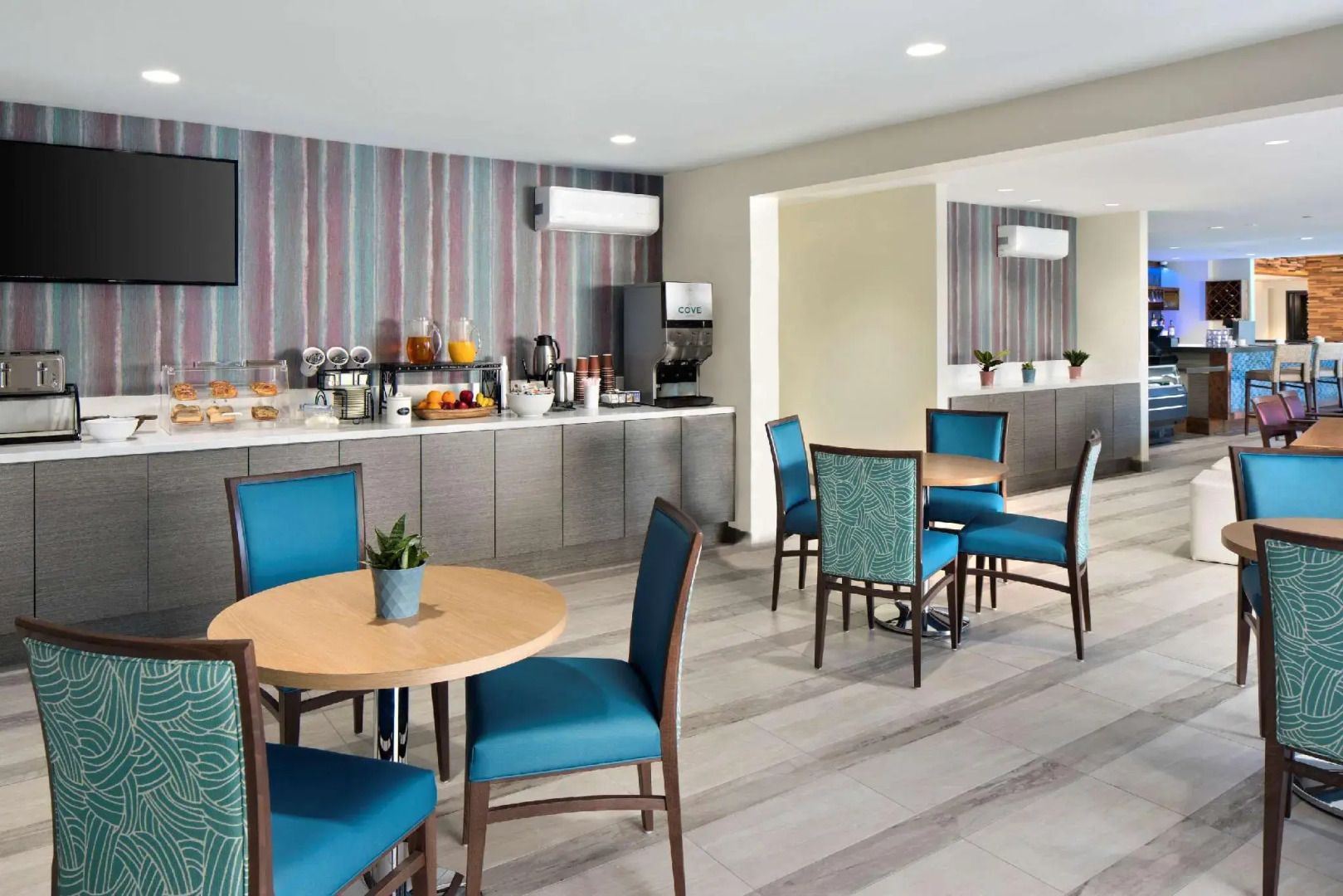 The Cove Hotel, Long Beach