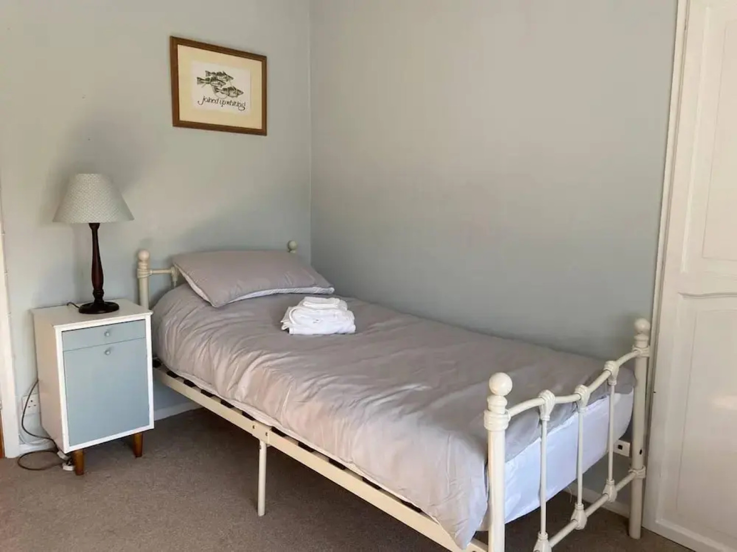 3 Bedroom Cottage, Sleeps 5 Village Location