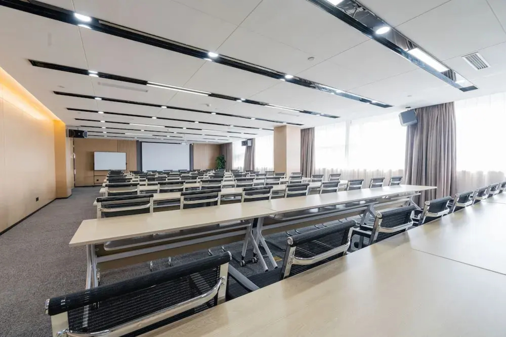 Atour Hotel Wanbang Plaza Hanzhong