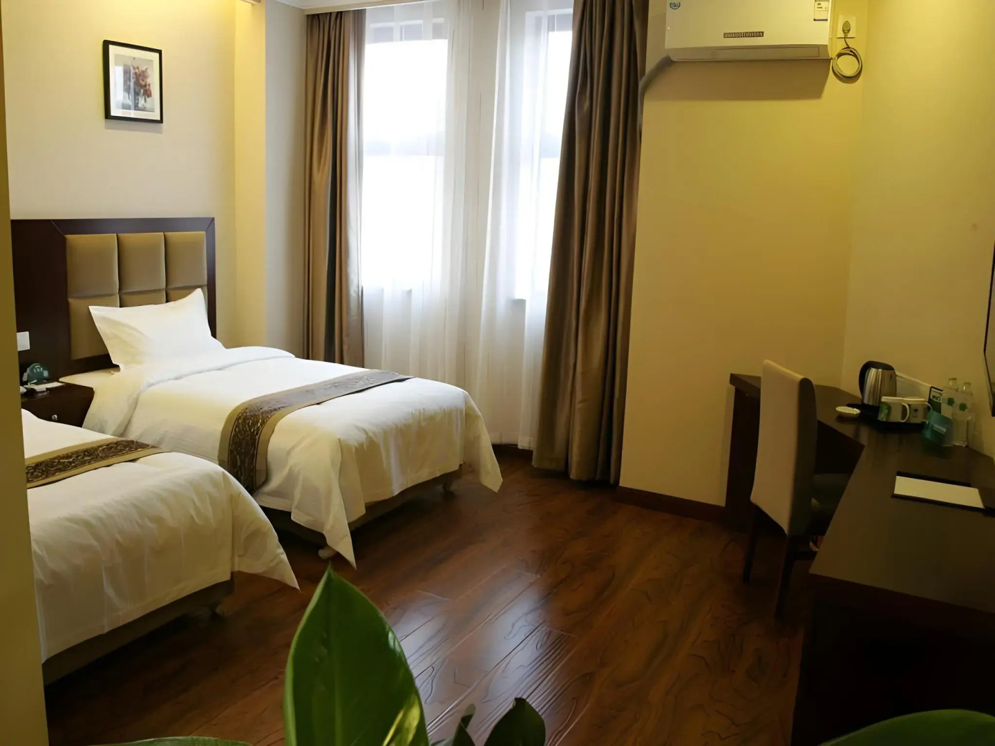 GreenTree Inn LiaoYuan Longshan District Train station Longjihuadian Hotel_