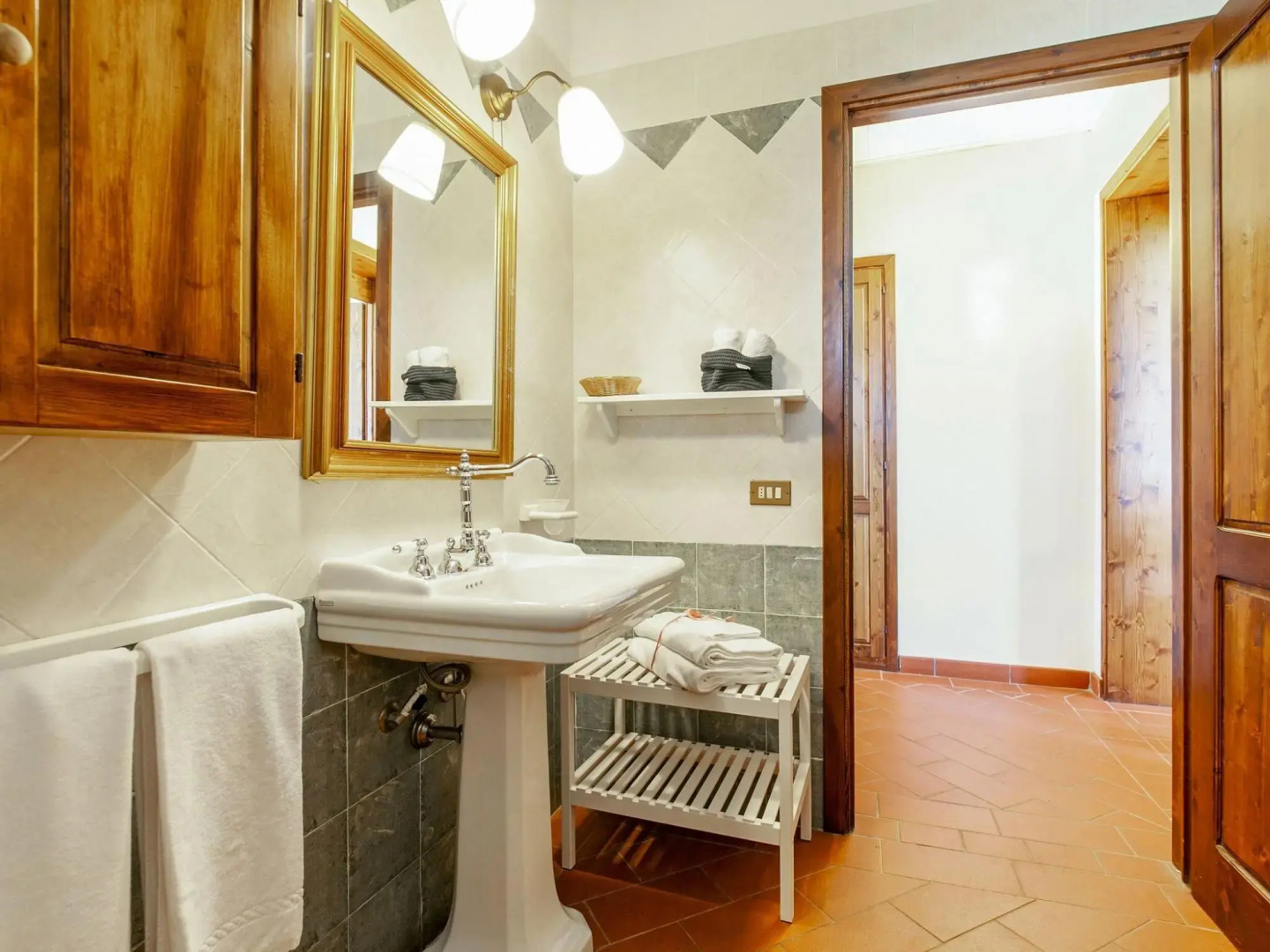 Elegant Holiday Home With Pool And Bubble Bath