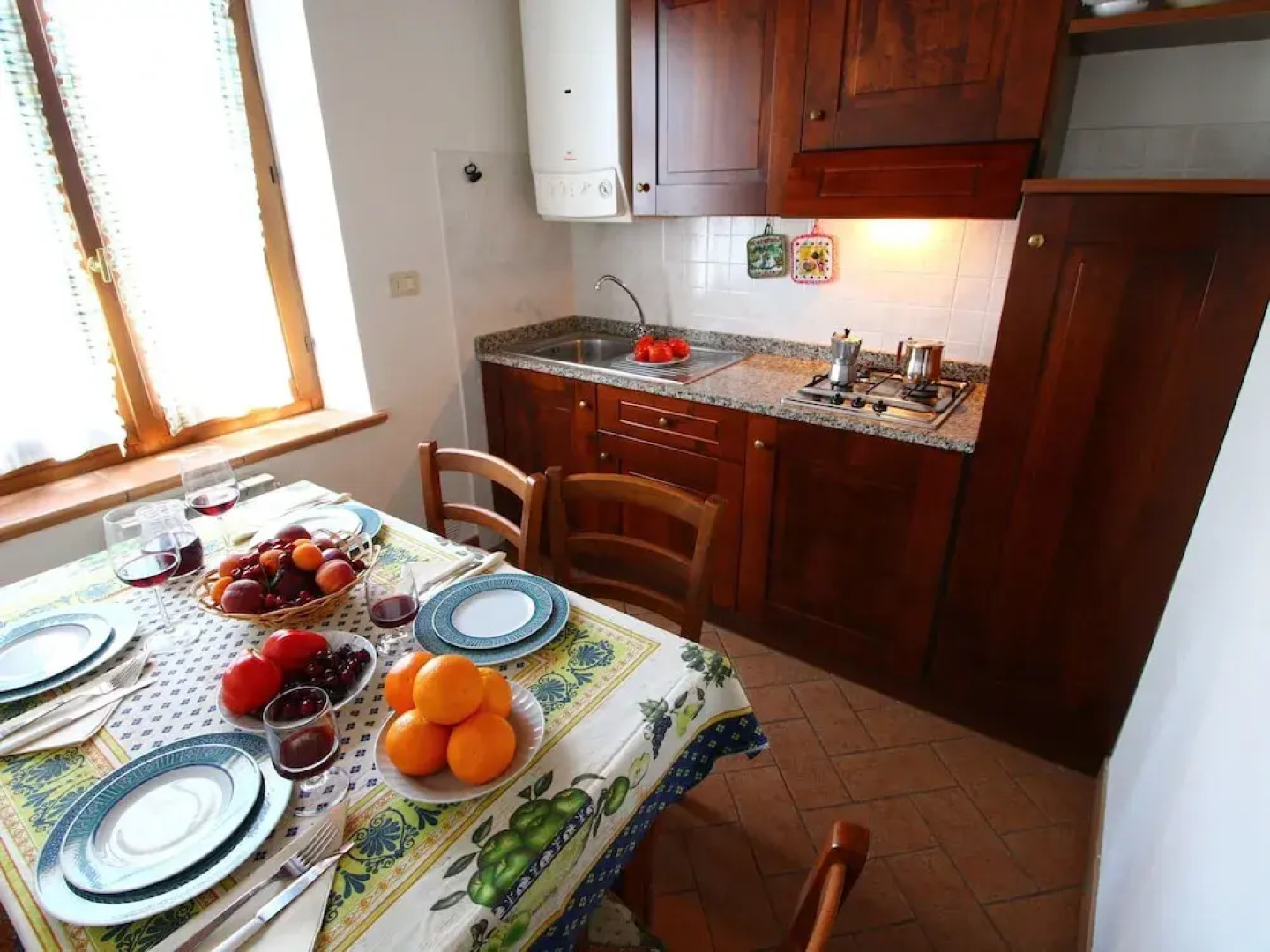 Farmhouse on a hill in the breathtaking Tuscan countryside