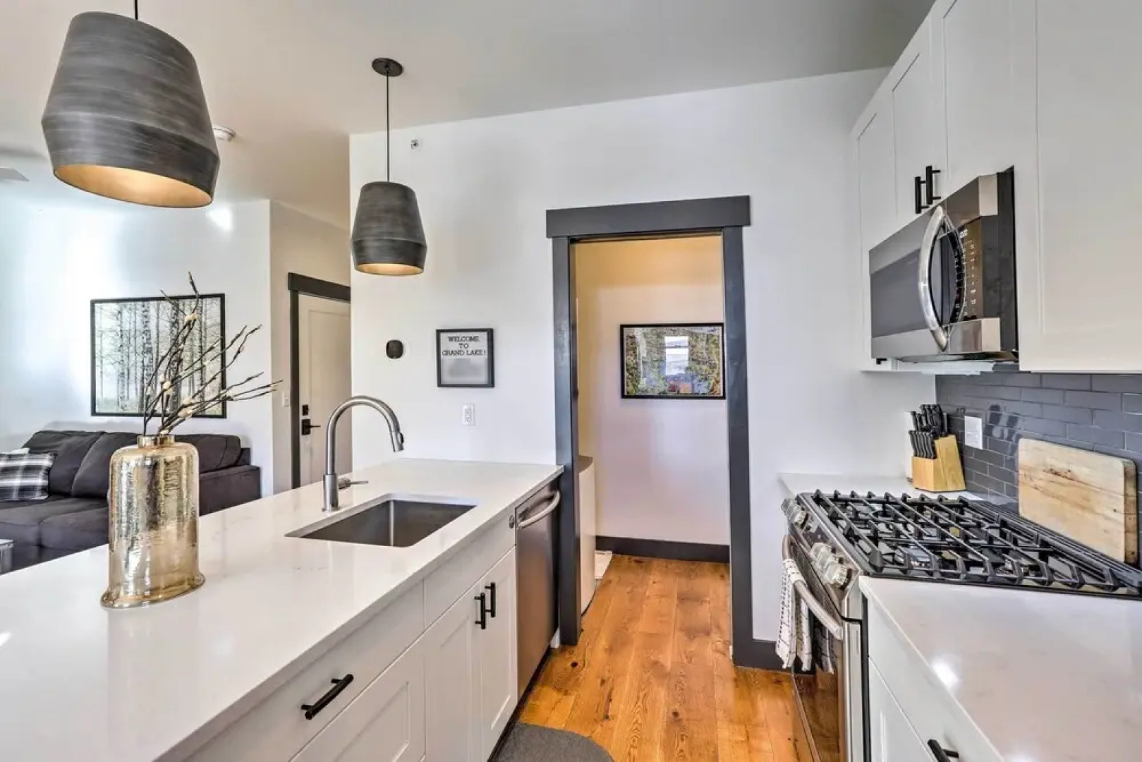 Modern Mountain Getaway, Walk to Grand Lake!