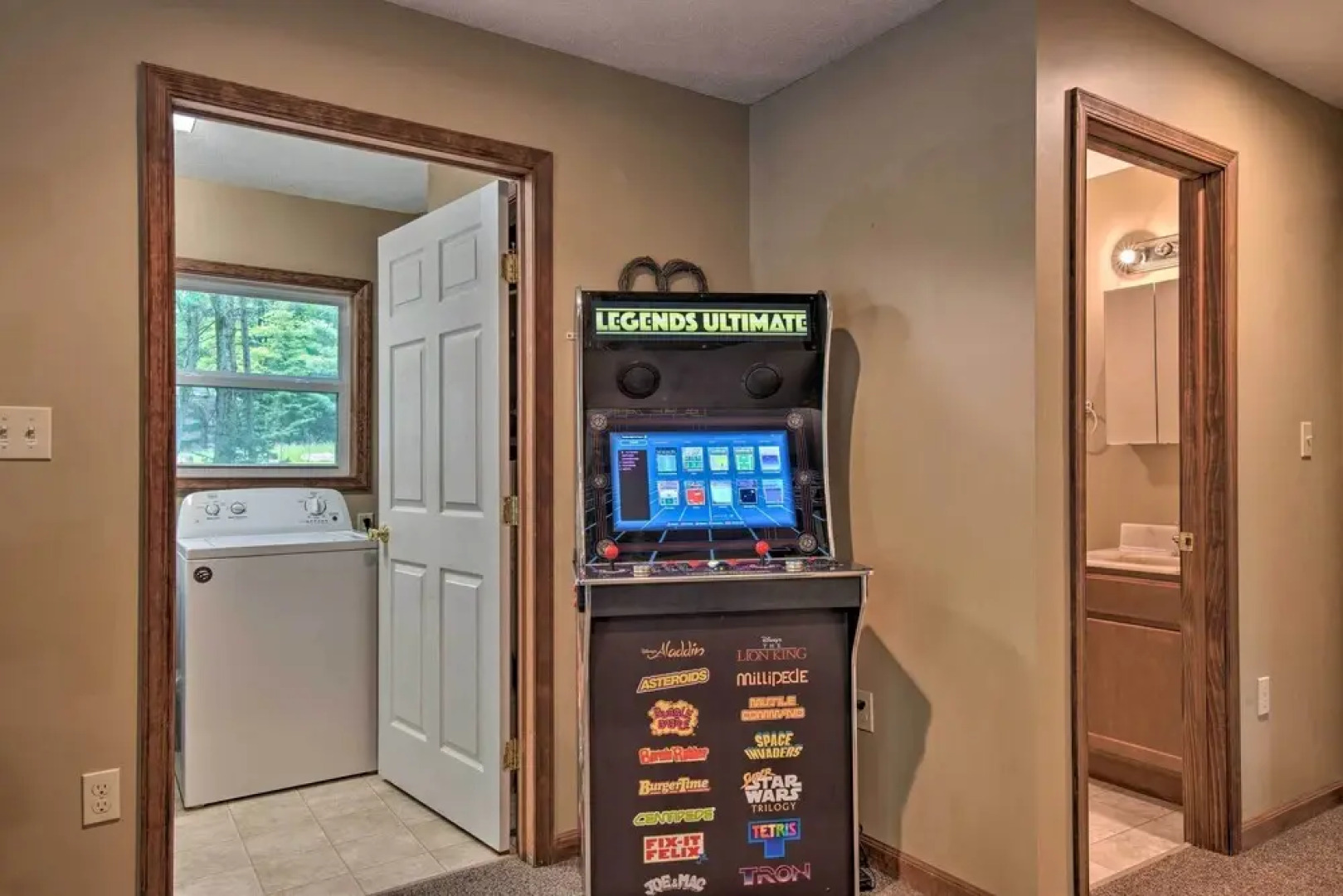 2 Mi to Lake Harmony: Gem w/ Game Room & Deck