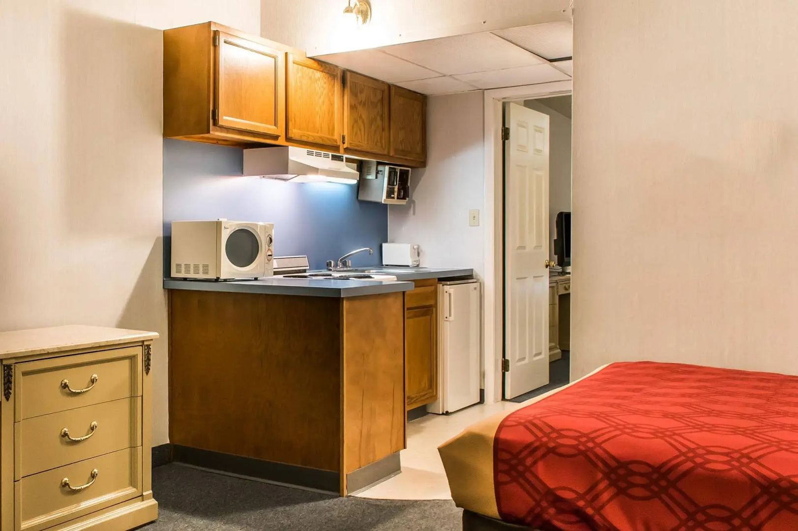 Econo Lodge Inn & Suites White Haven