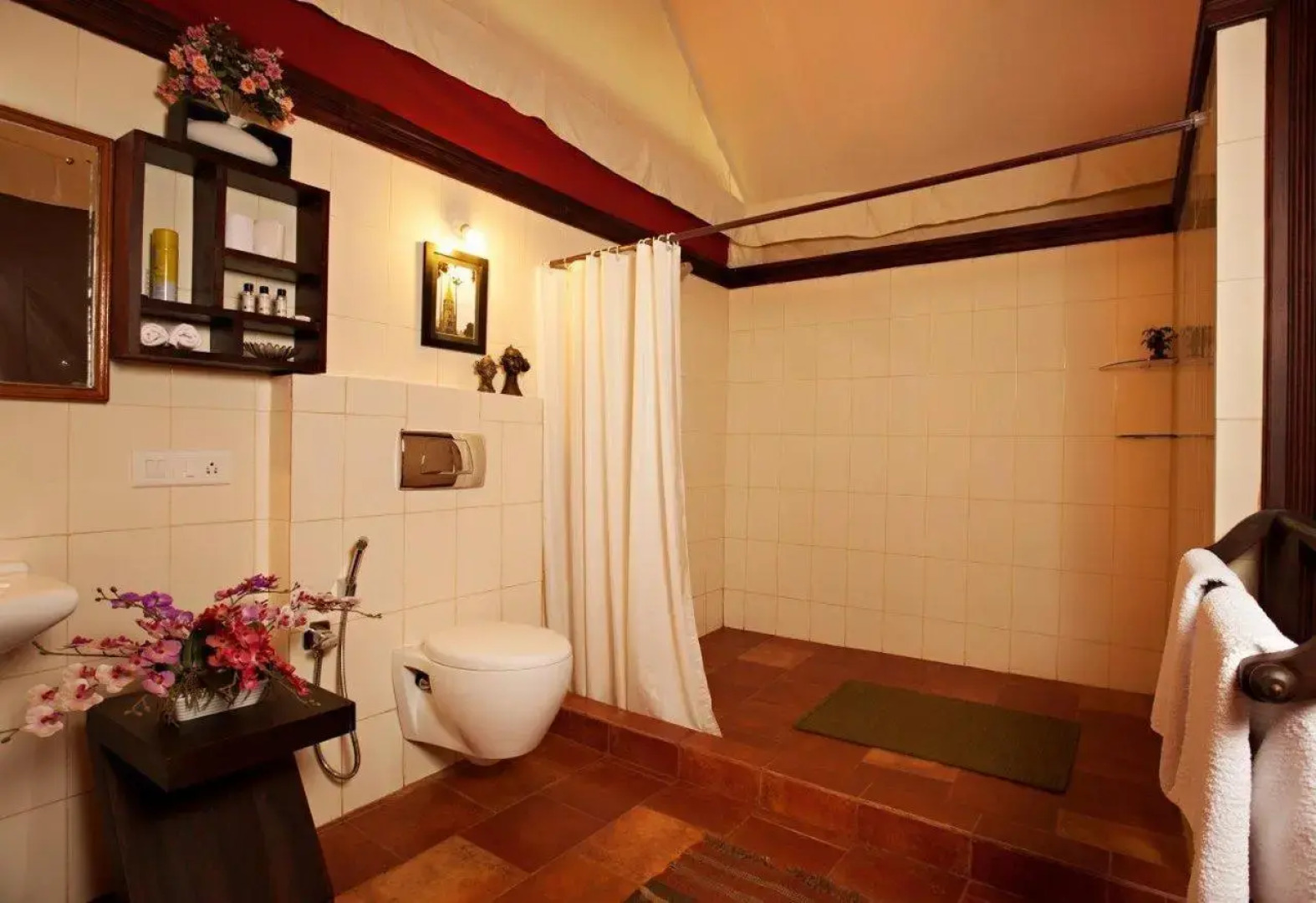 Grassroots Wayanad, Valley-view Tents