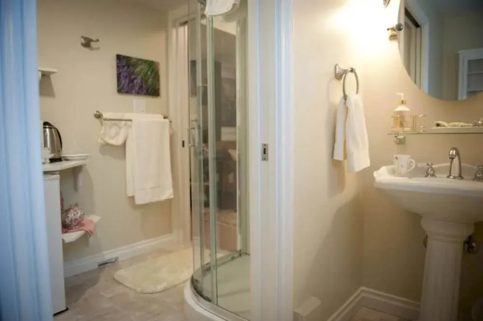 Seasons Above the Bay Guest Suites and B&B