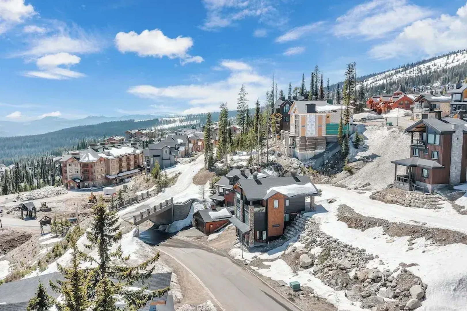 Snow Therapy Chalet Ski In Out & Hot Tub