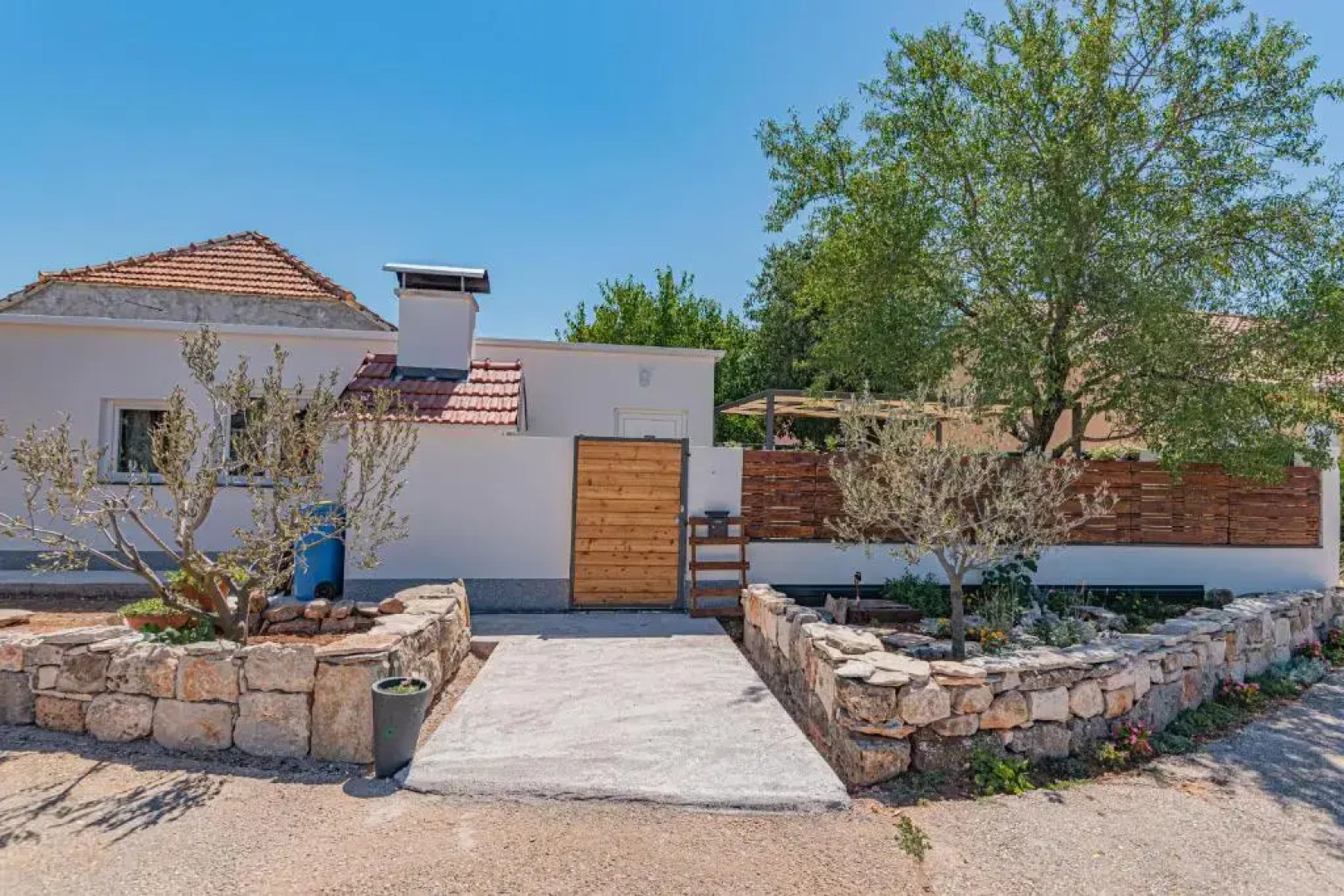 Lux House Versys With Jacuzzi