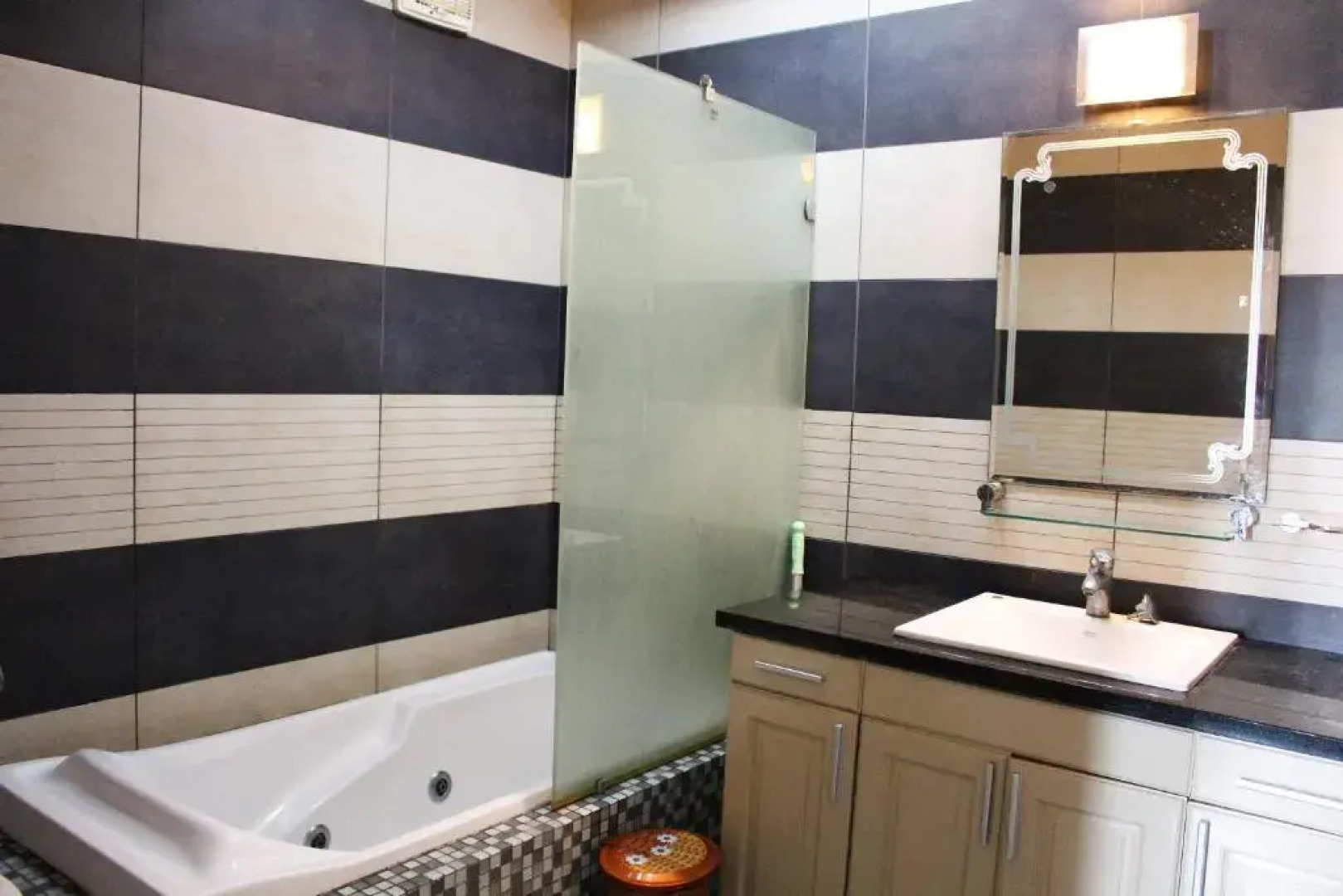 Quyet Thang Hotel & Beach