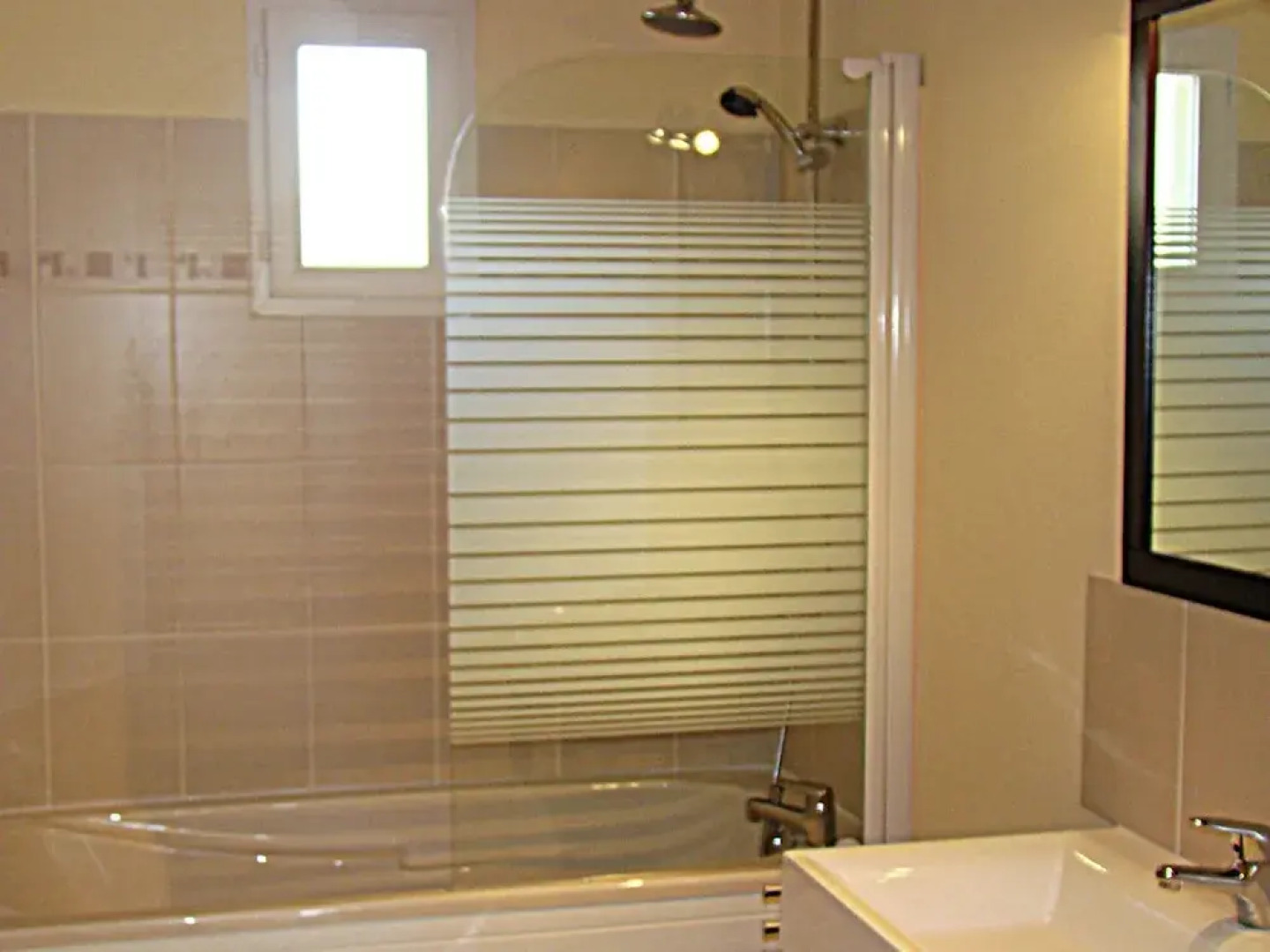 Cozy bungalow in the authentic French countryside