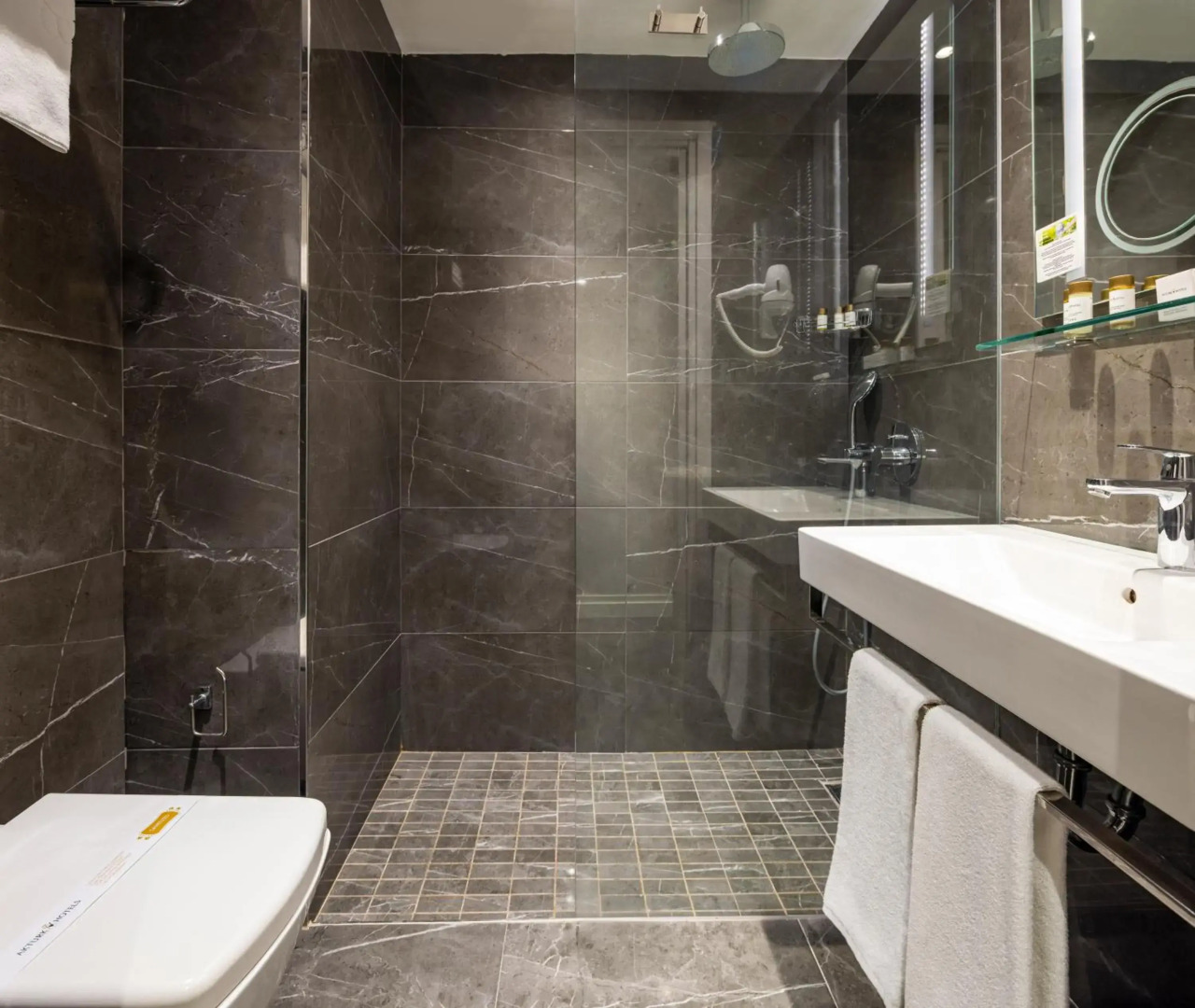 Отель Dwaraka The Royal Villas