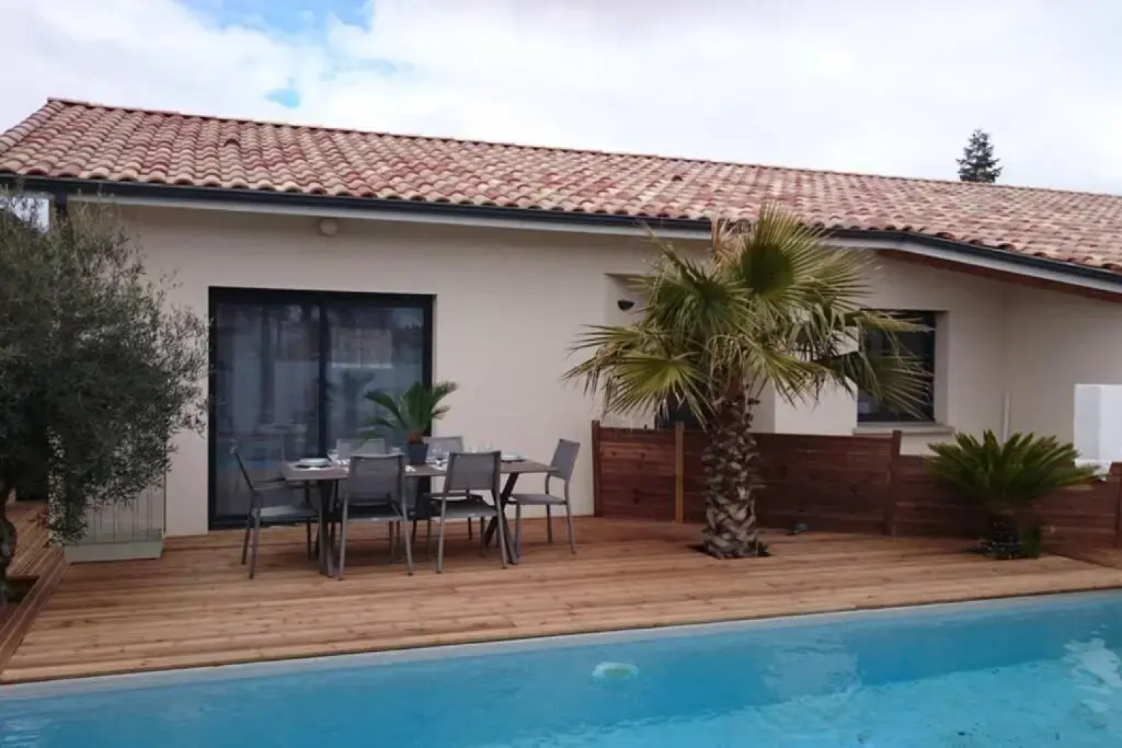 ViLLA NEUVE 115m2 ,TOUT CONFORT AVEC PiSCiNE Chauffée-JARDiNET BASSiN ARCACHON