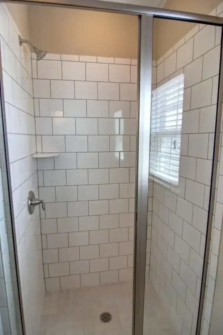 Welcome  4 Bedroom Home by RedAwning