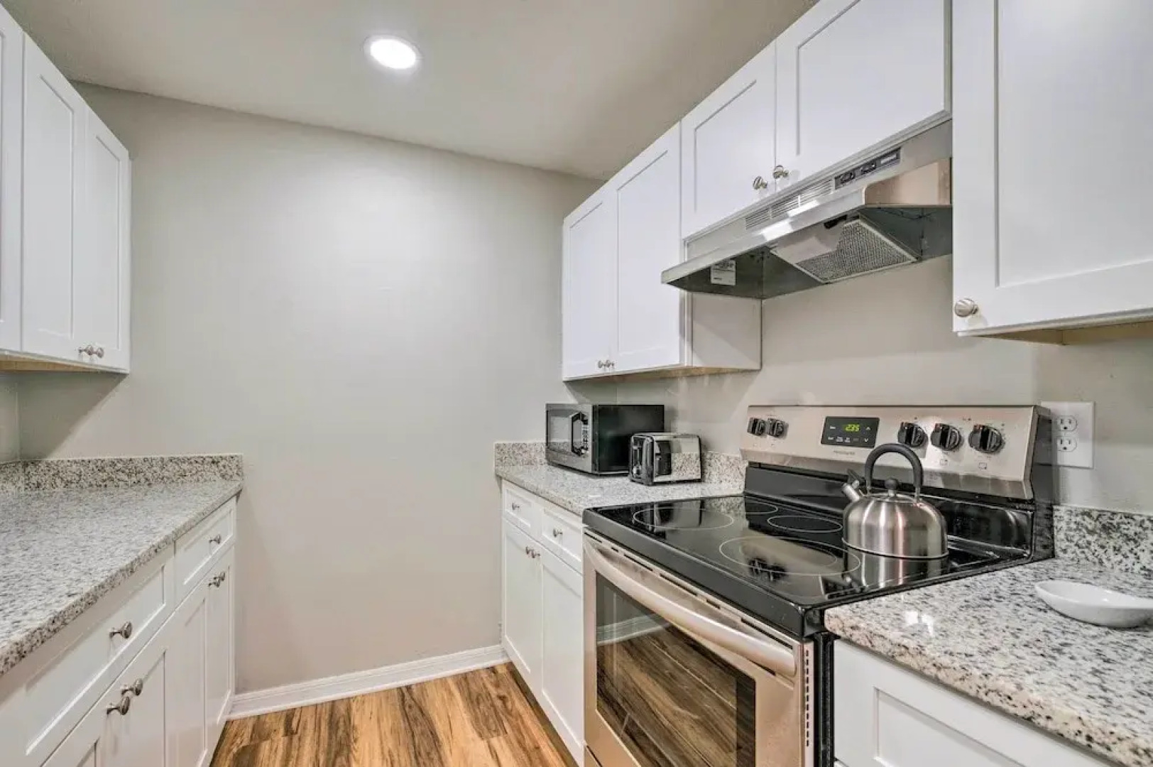 Cozy Ocala Home w/ Porch < 1 Mi to Downtown!