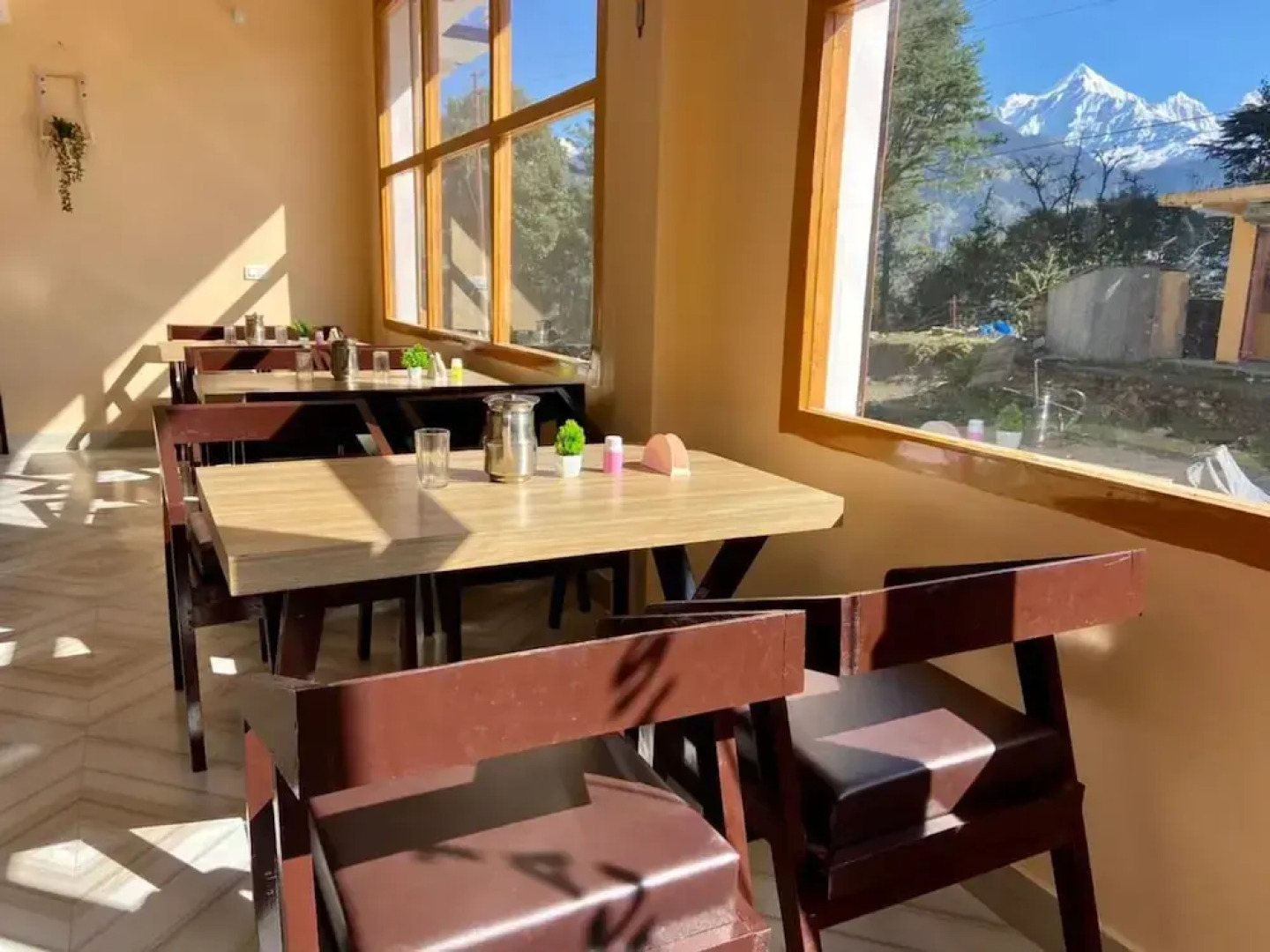 Goroomgo Mansarovar Inn Munsyari