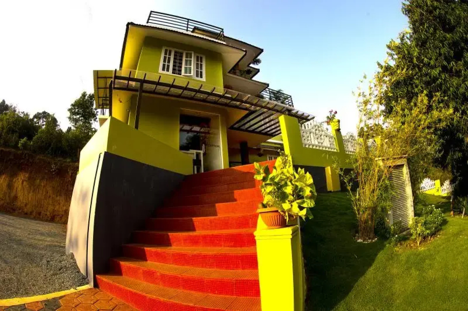 Girassol Serviced Villa