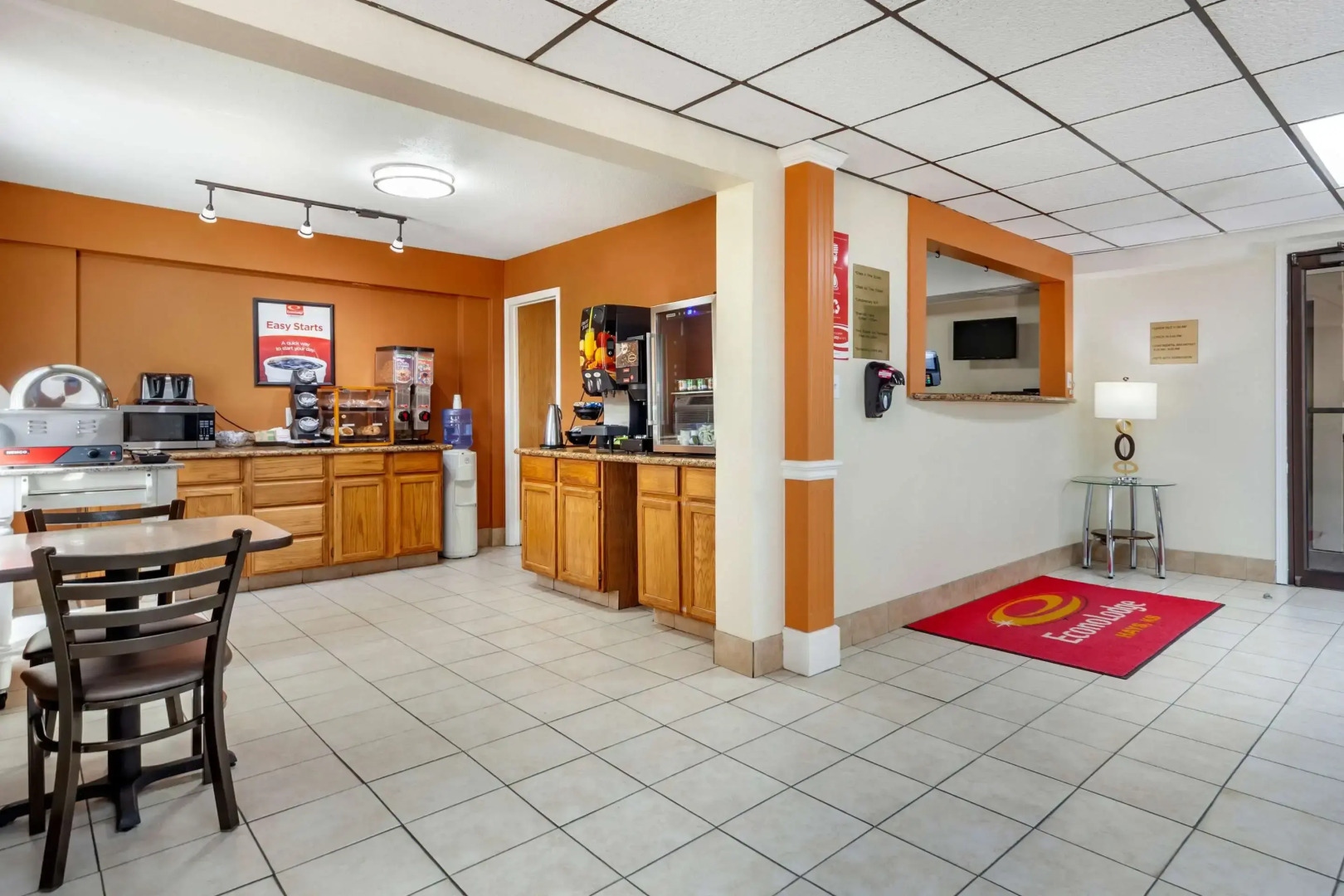 Econo Lodge Hays I-70