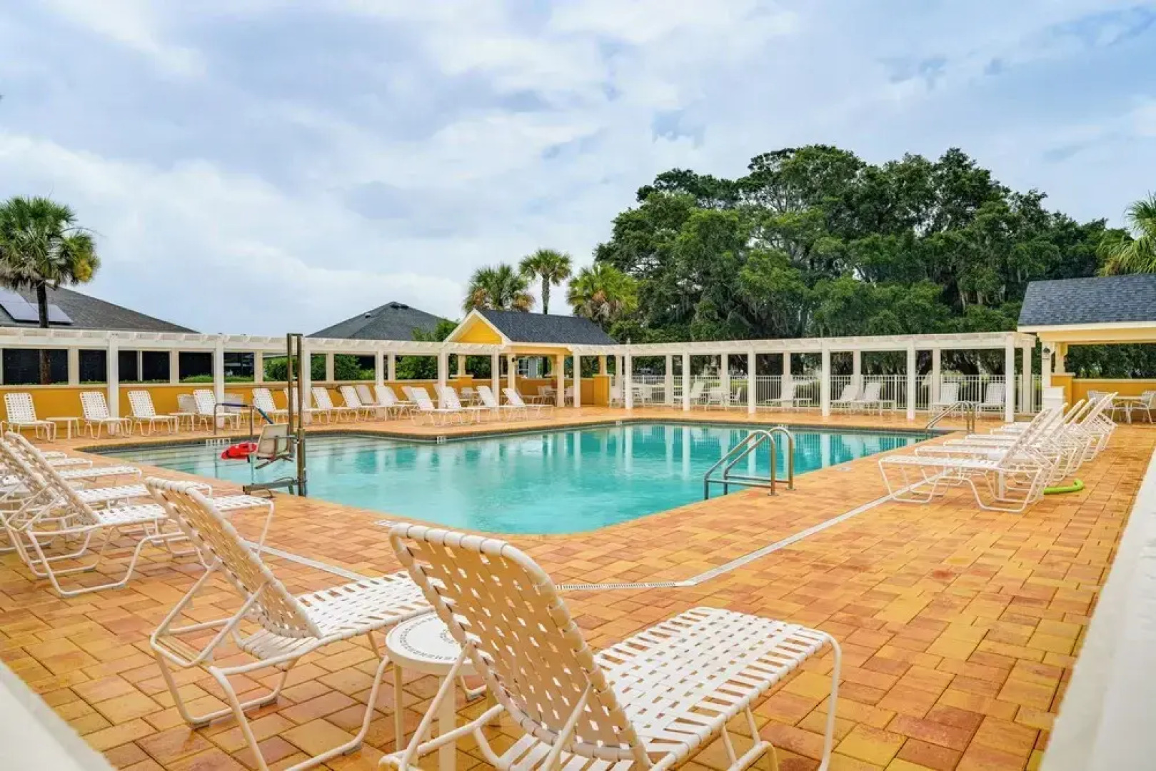 6 Mi to Lake Sumter Landing: Home w/ Perks!