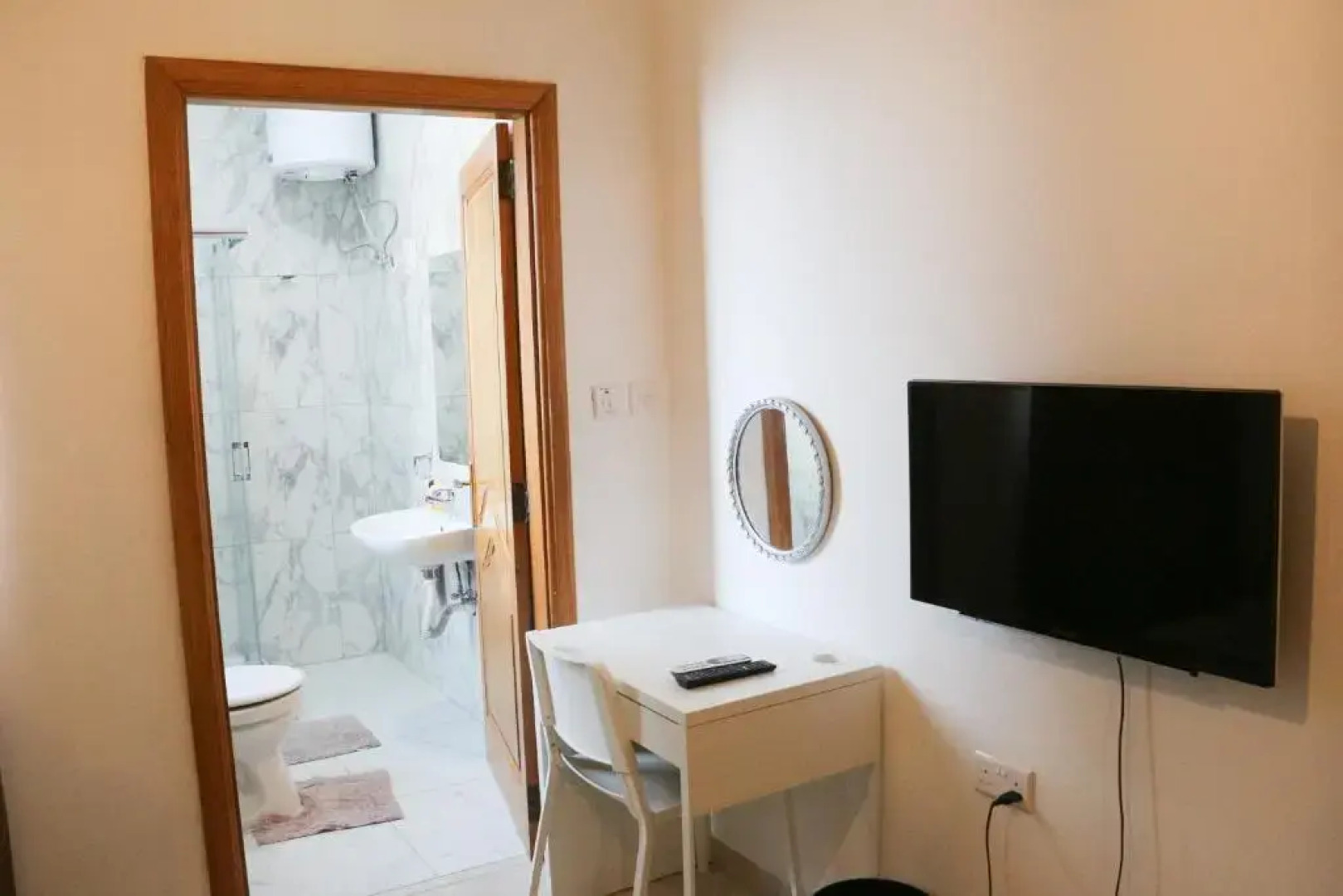 XL Central Home - Sleeps 10 people