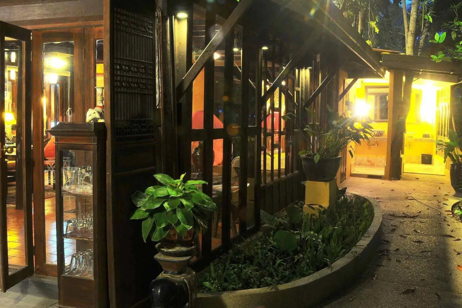 Zantiis Ndol Villas