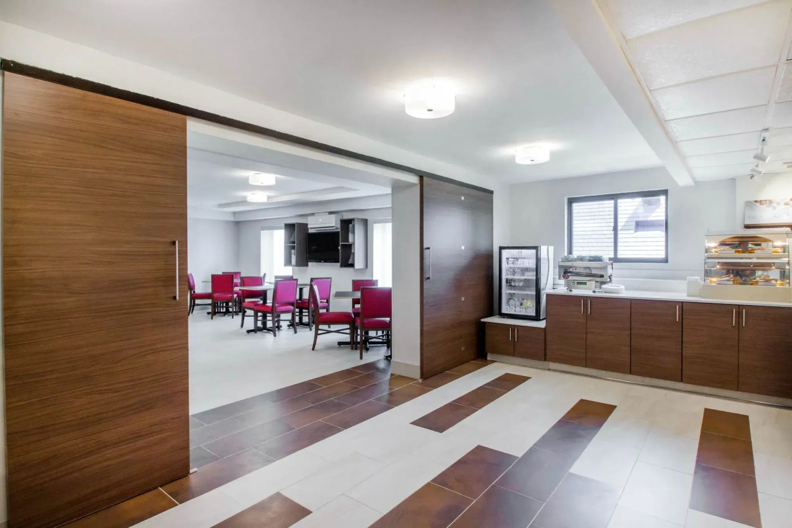 Holiday Inn Express and Suites Albany Airport- Wolf Road by IHG