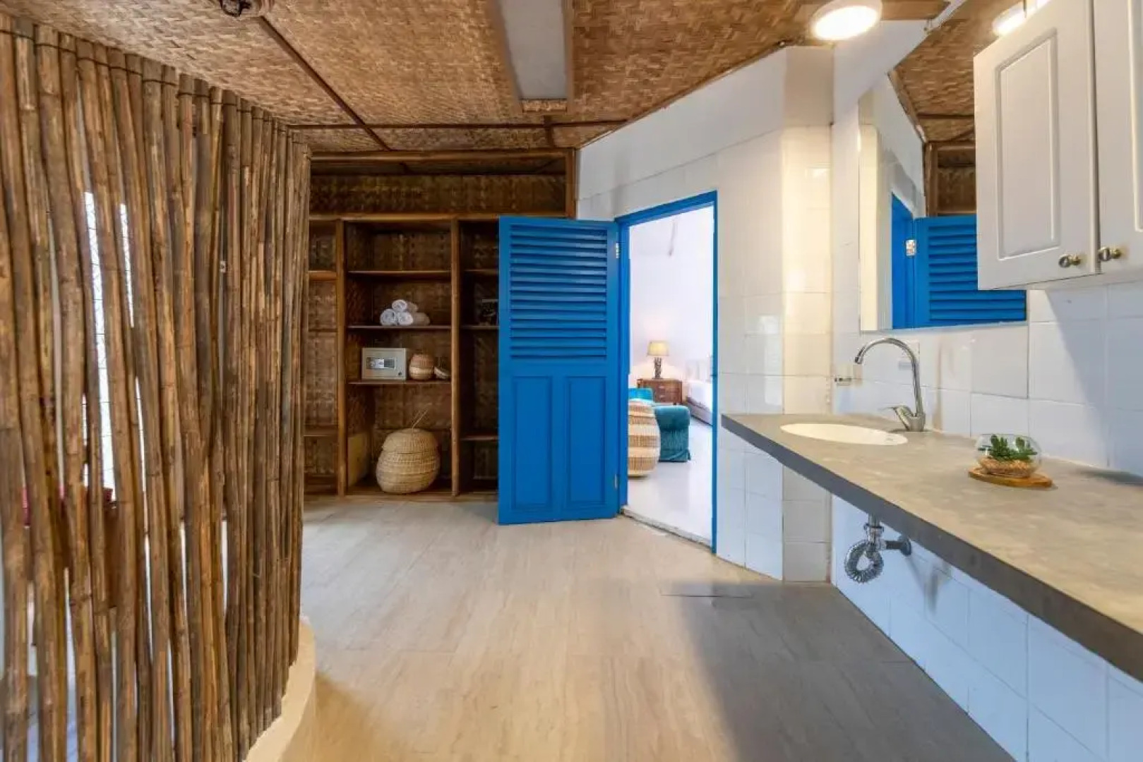 Isla Rosa Boutique by NOMAD GURU