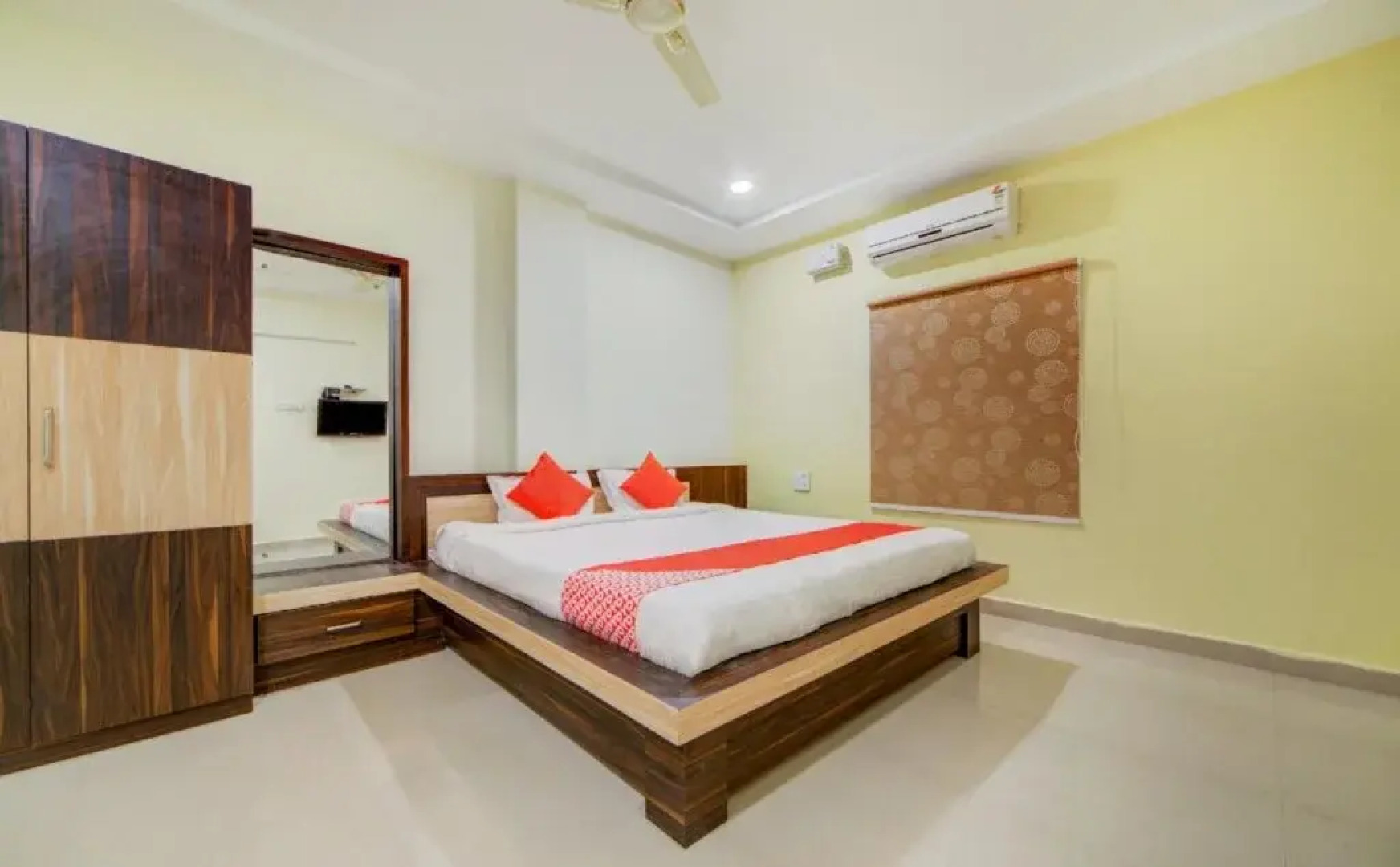 Ksl Guest House By OYO Rooms