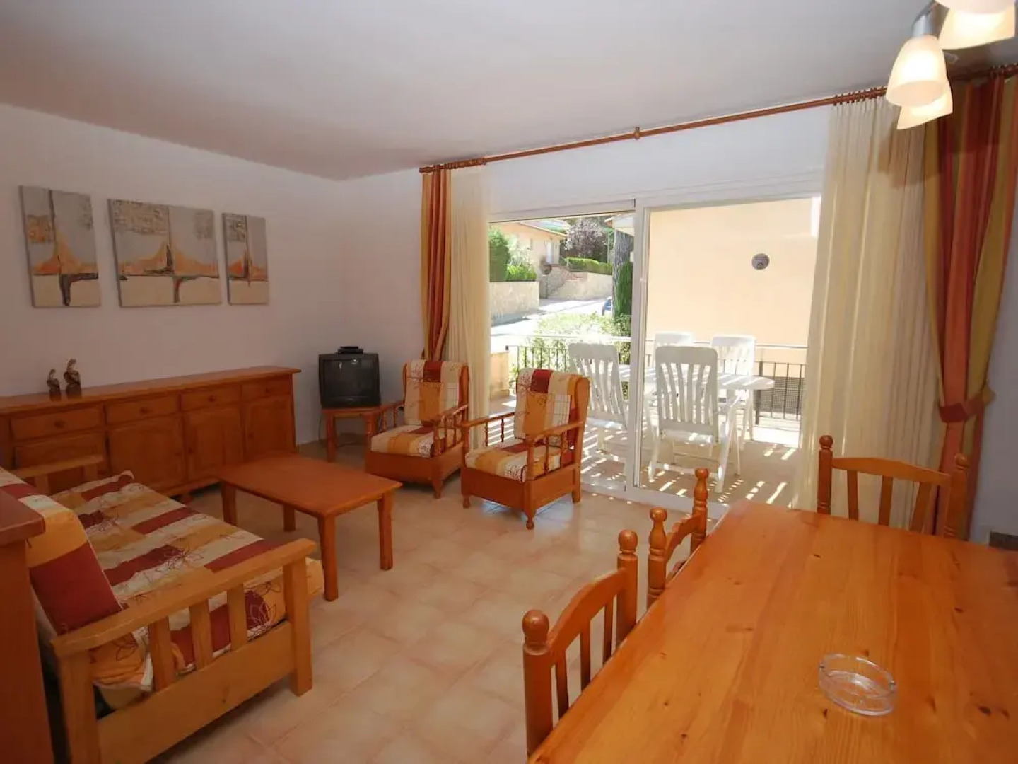 Beautiful Holiday Home With Dishwasher at 900m. From the sea