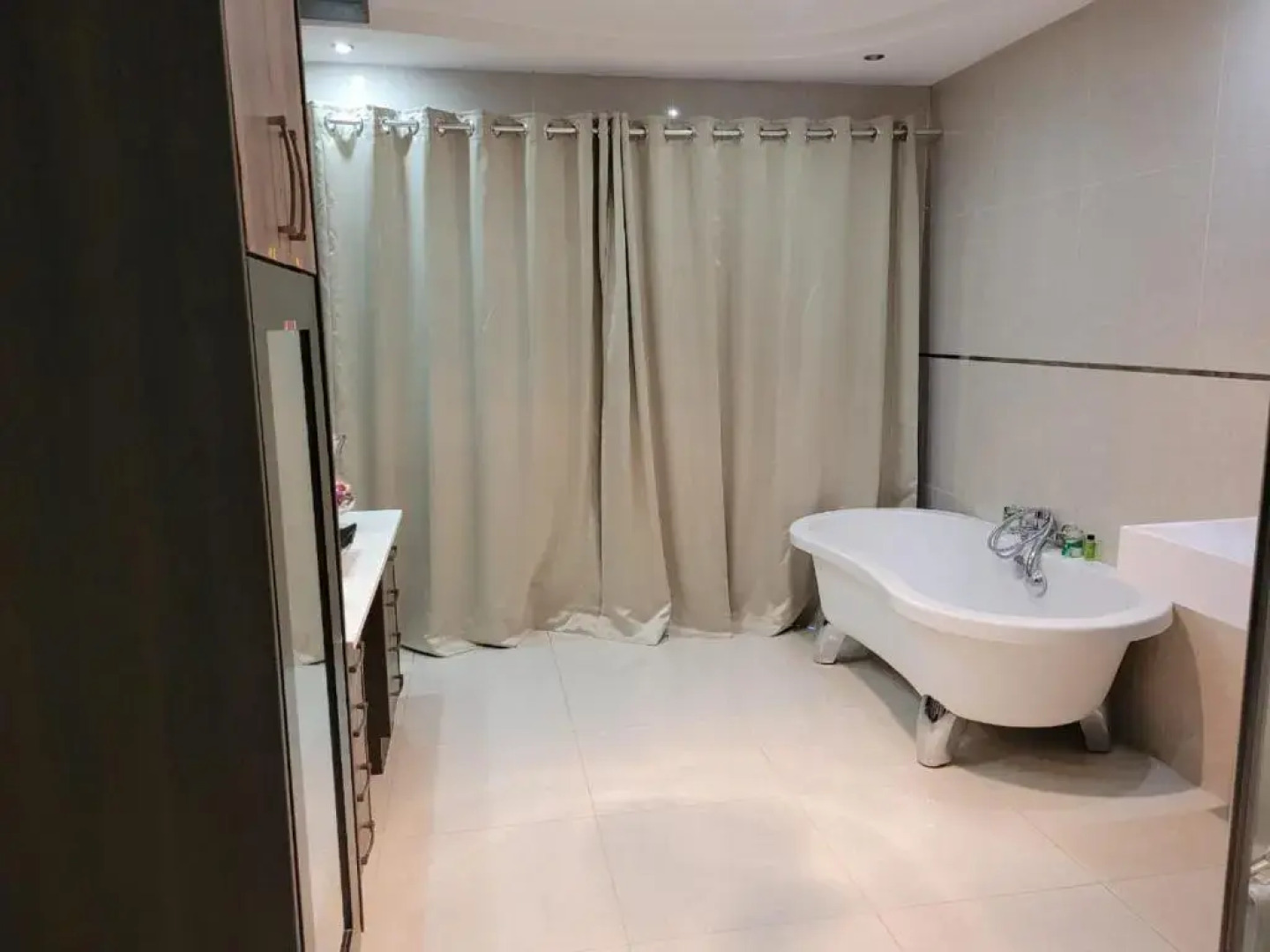 196 On Victoria Bed  Breakfast