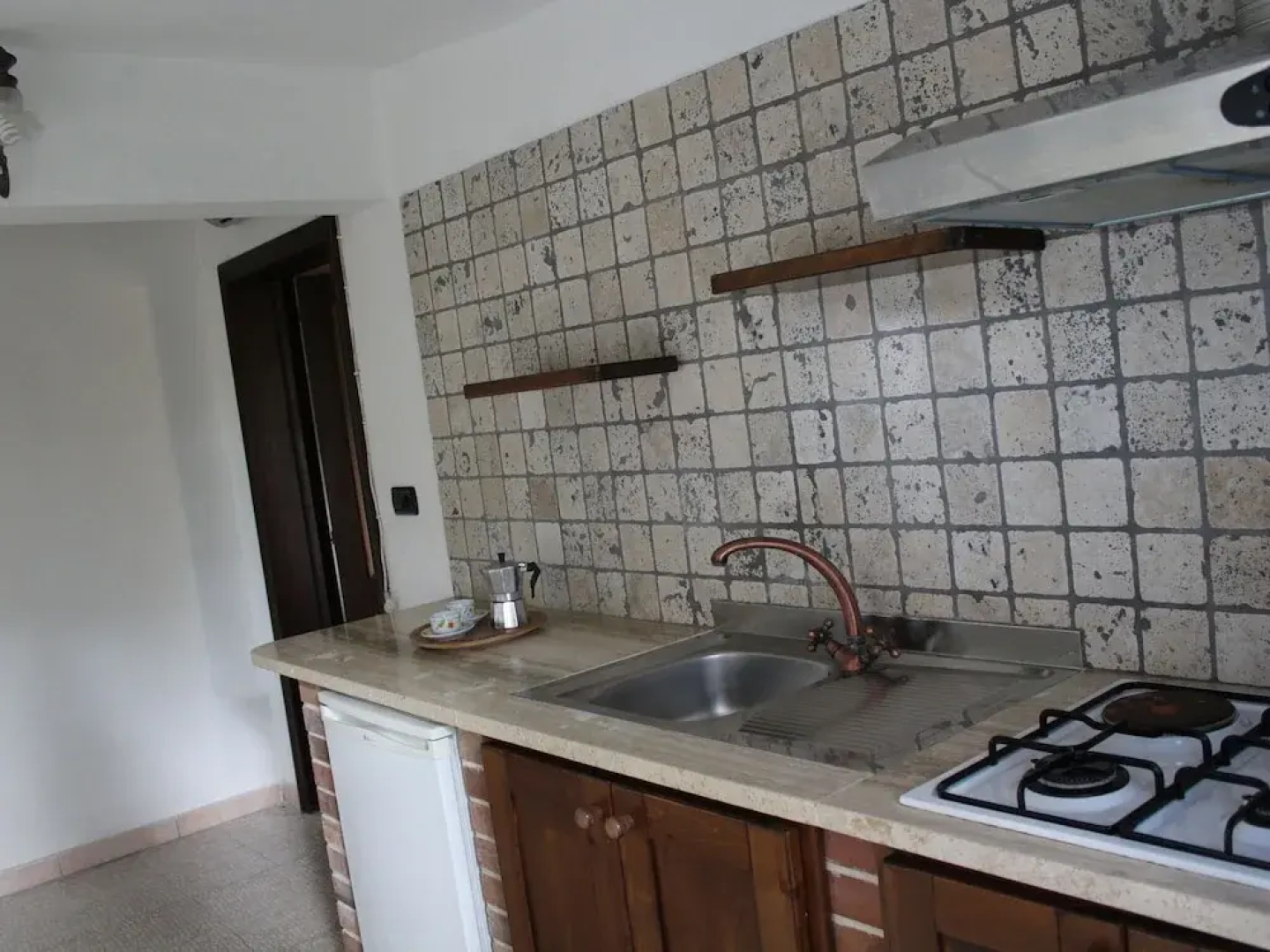 Secluded Holiday Home in Matino With Swimming Pool