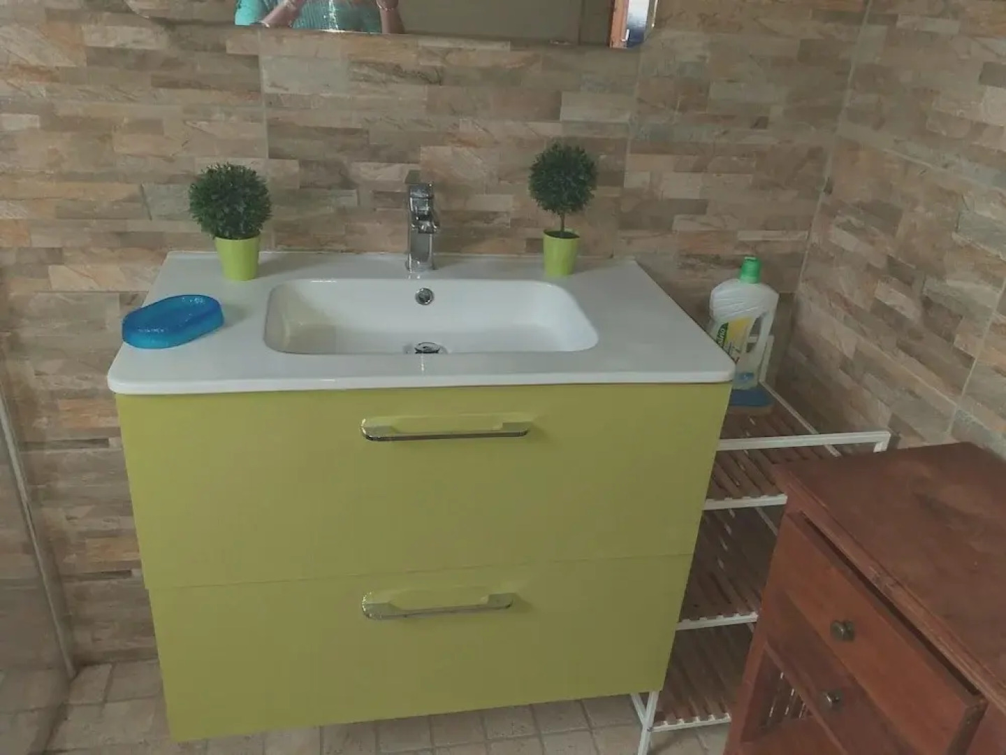 House with 5 Bedrooms in Saint-Benoît, with Enclosed Garden