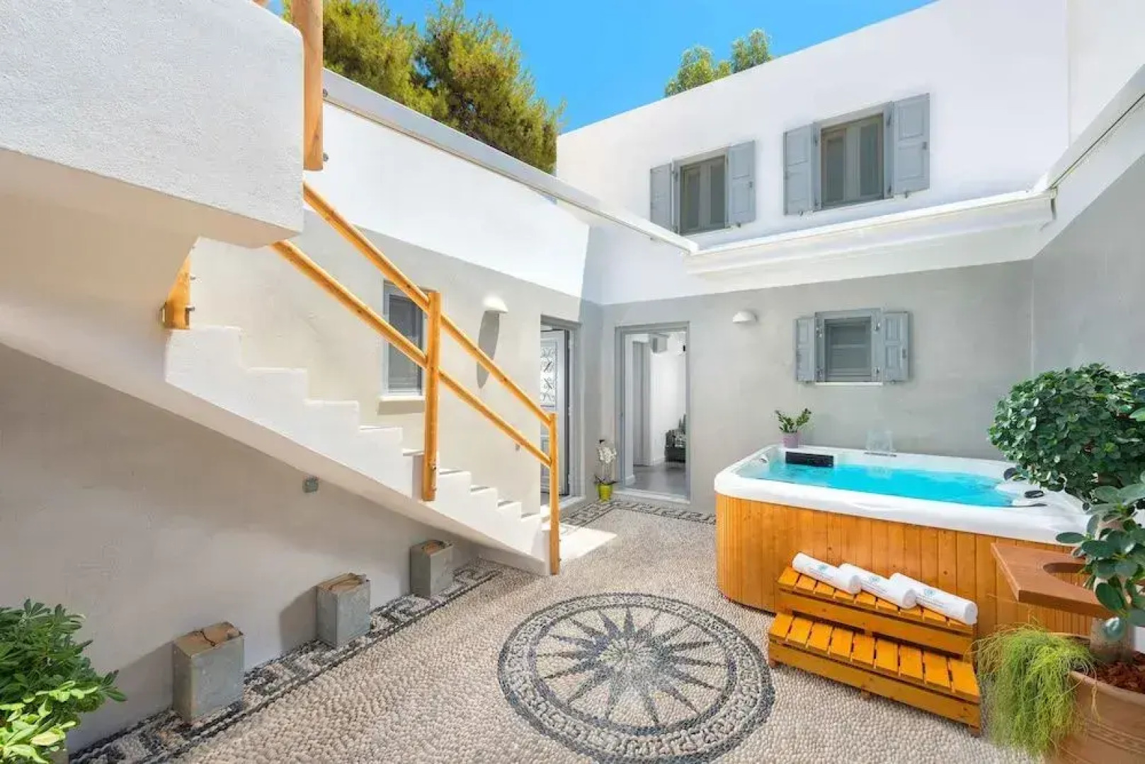 Lindos Shore Summer House with Jacuzzi And Sea View !!!