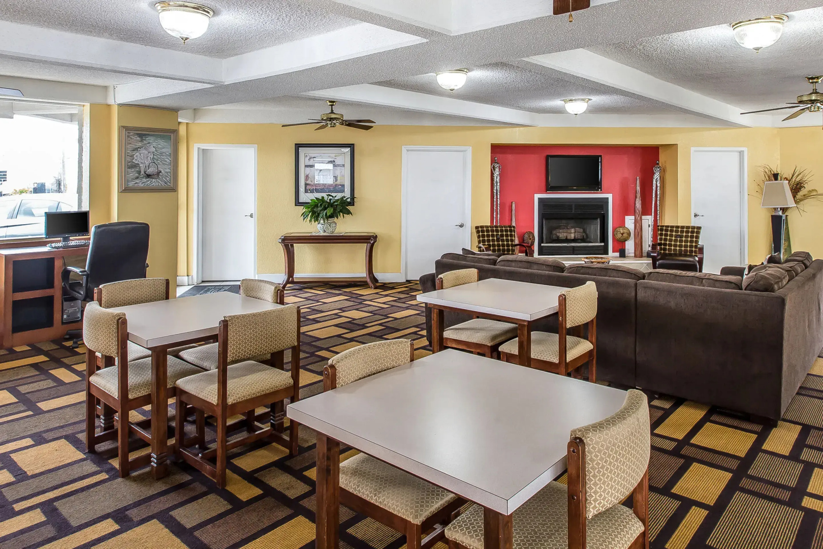Econo Lodge Byron near Historic District - Warner Robins
