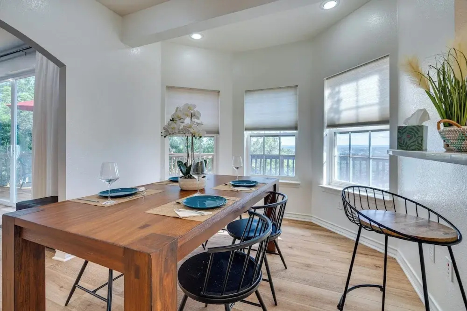 Jonestown Retreat w/ Deck: 6 Mi to Lake Travis!